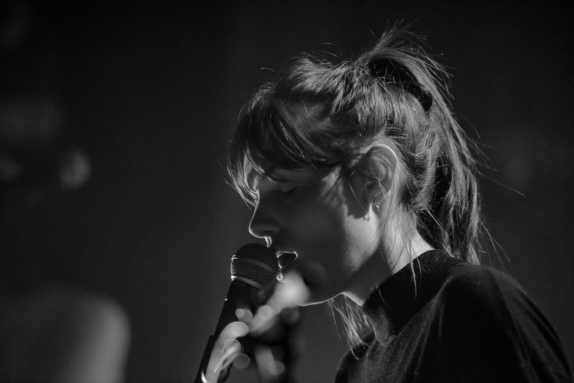 Nikon AF-S Nikkor 70-200mm F2.8G ED VR II sample photo. Charlotte cardin at club soda - montreal - canada photography