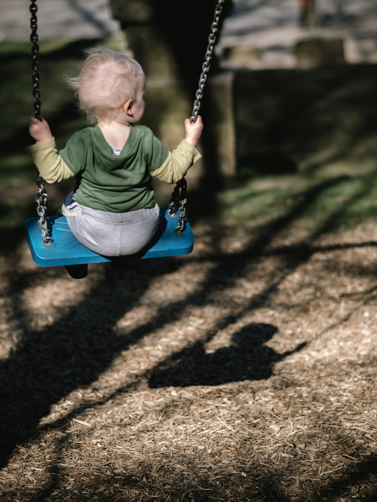 Panasonic Lumix DMC-GX85 (Lumix DMC-GX80 / Lumix DMC-GX7 Mark II) + Olympus M.Zuiko Digital ED 75mm F1.8 sample photo. The swing shadow photography