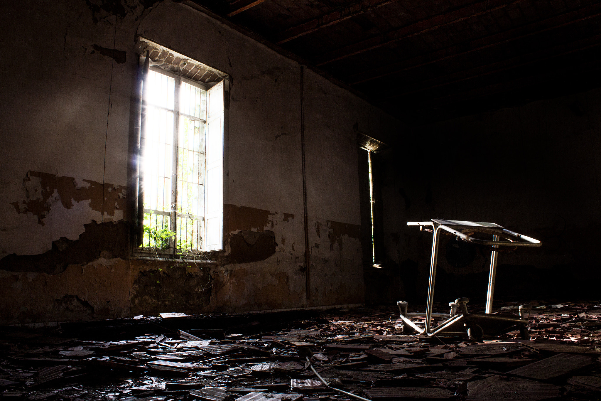Canon EF-S 18-55mm F3.5-5.6 III sample photo. Volterra (italy). abandoned sanitarium photography