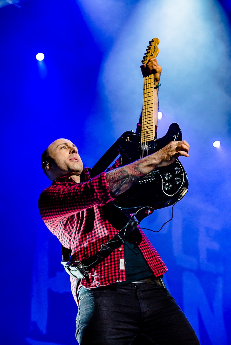 Nikon AF-S Nikkor 70-200mm F2.8G ED VR II sample photo. Simple plan at bell centre - montreal - canada photography