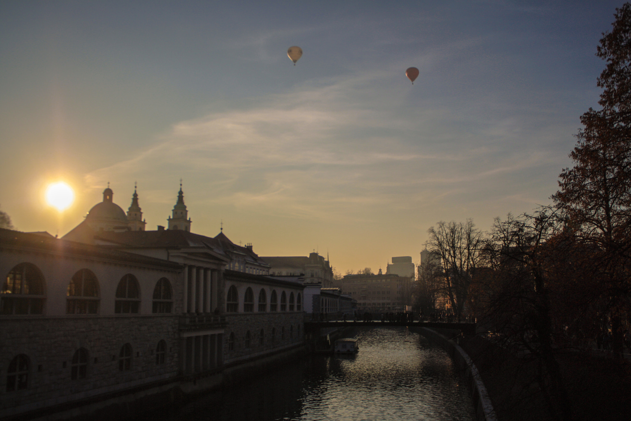 Canon EF-S 18-55mm F3.5-5.6 IS sample photo. Ljubljana sunset photography