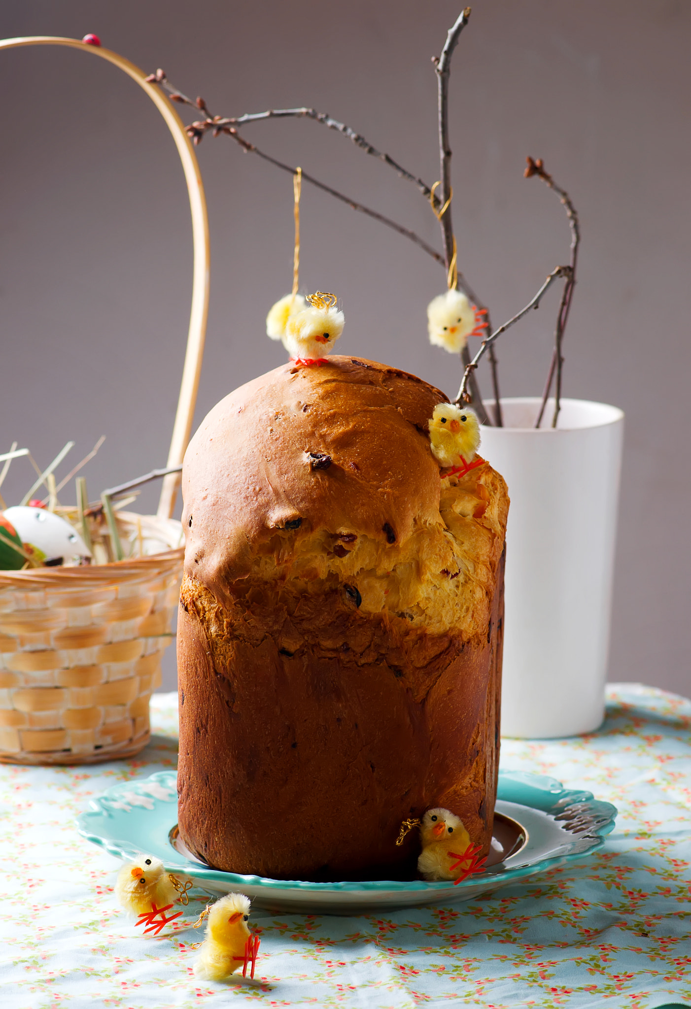 Nikon AF-S Micro-Nikkor 105mm F2.8G IF-ED VR sample photo. Easter kulich.traditional russian easter pastries. photography