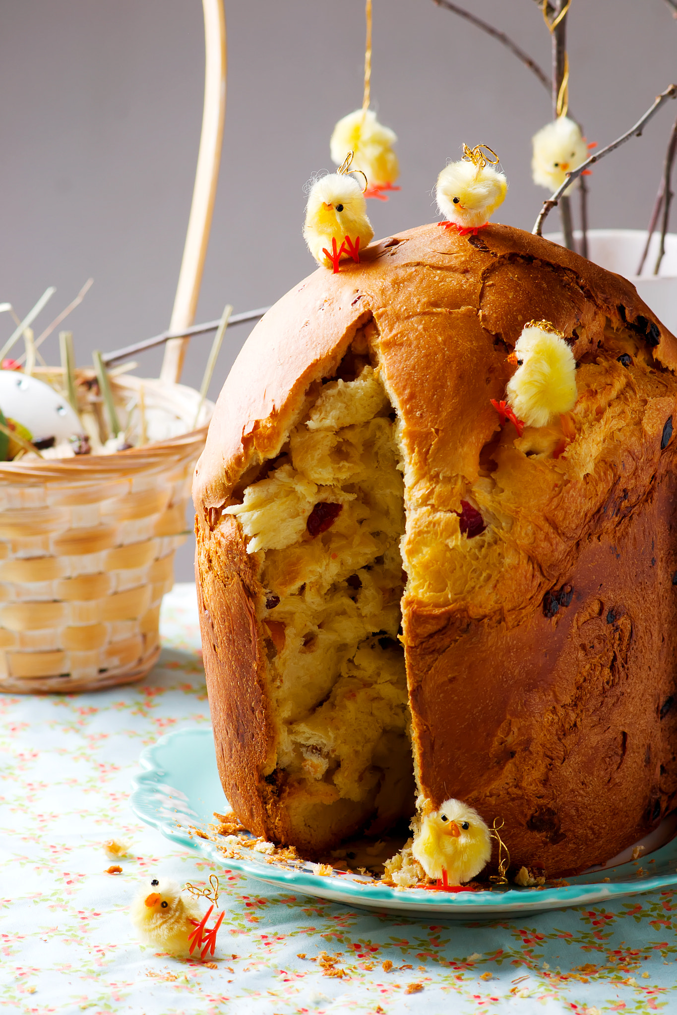 Nikon AF-S Micro-Nikkor 105mm F2.8G IF-ED VR sample photo. Easter kulich.traditional russian easter pastries. photography