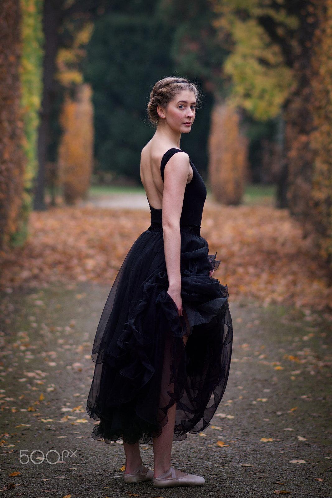 Nikon D7100 + Nikon AF-S Nikkor 85mm F1.8G sample photo. Black dress photography