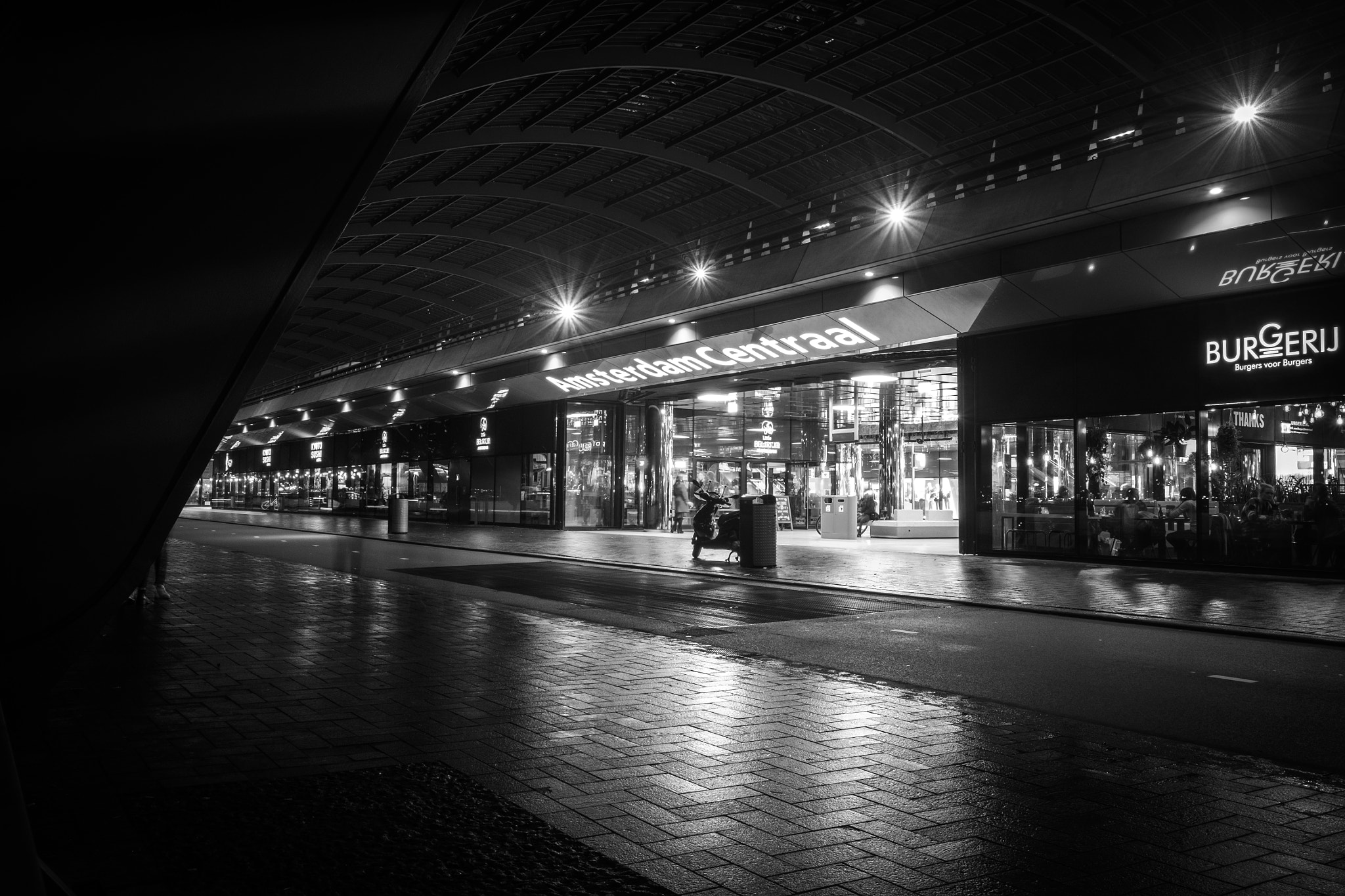 Fujifilm X-Pro1 sample photo. Amsterdam central station photography