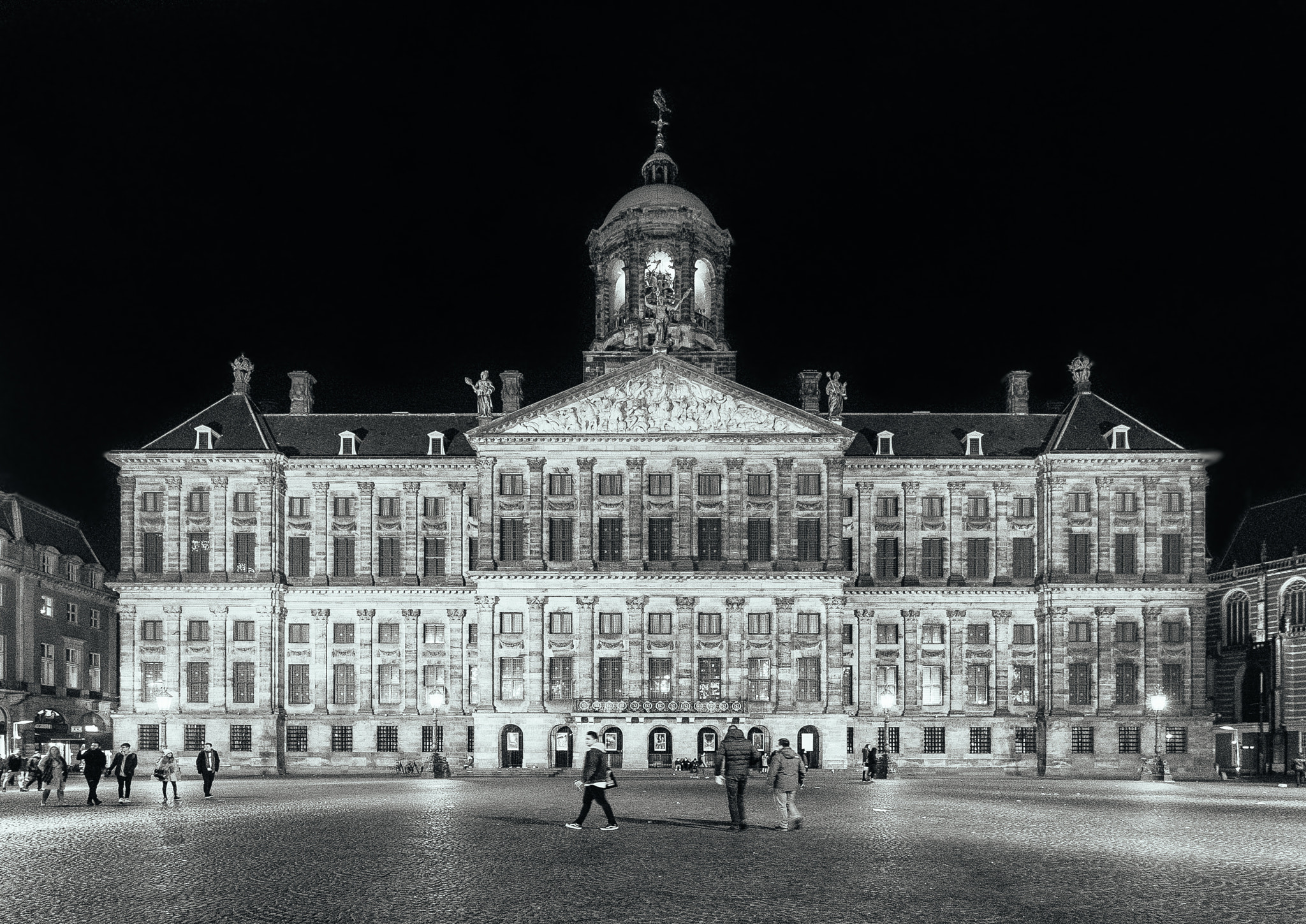 Fujifilm X-Pro1 + Fujifilm XF 10-24mm F4 R OIS sample photo. Amsterdam dam square - palace photography