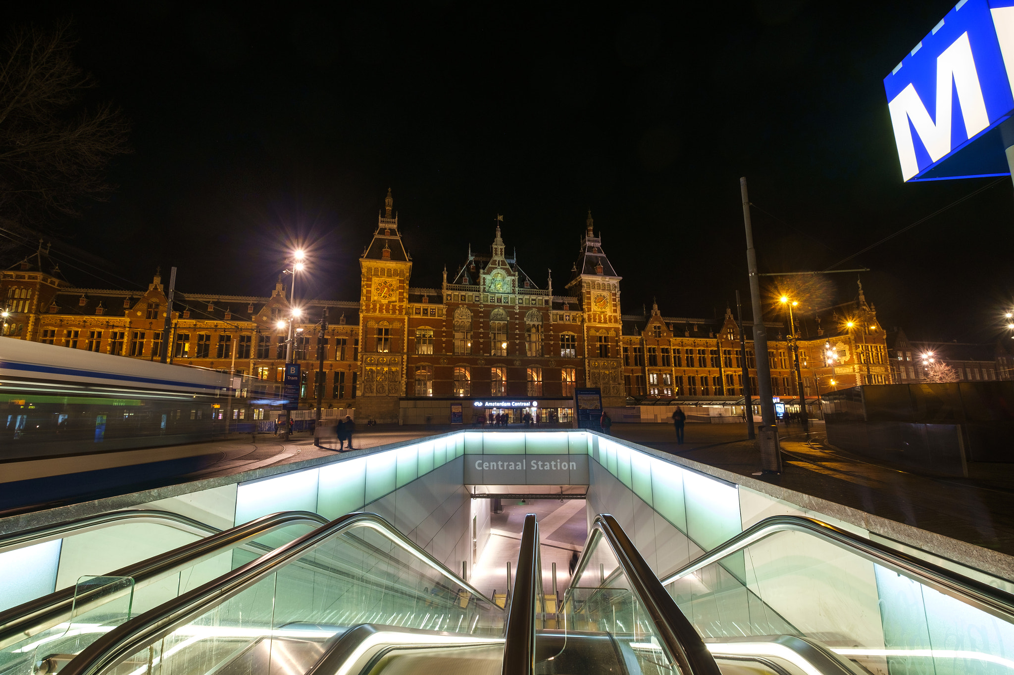 Fujifilm X-Pro1 + Fujifilm XF 10-24mm F4 R OIS sample photo. Amsterdam central station + metro photography