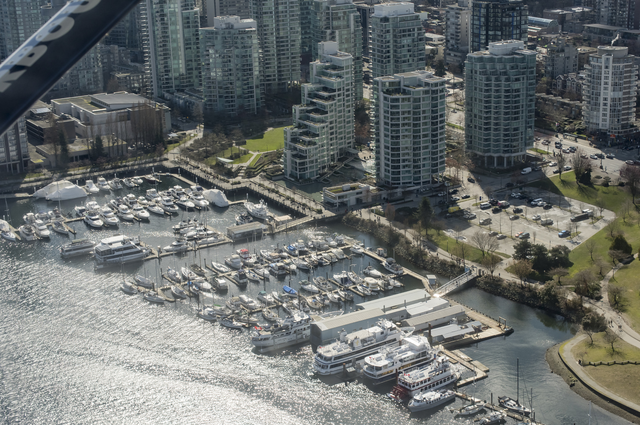 Nikon D810 + Nikon AF-S Nikkor 50mm F1.4G sample photo. Downtown marina - vancouver photography