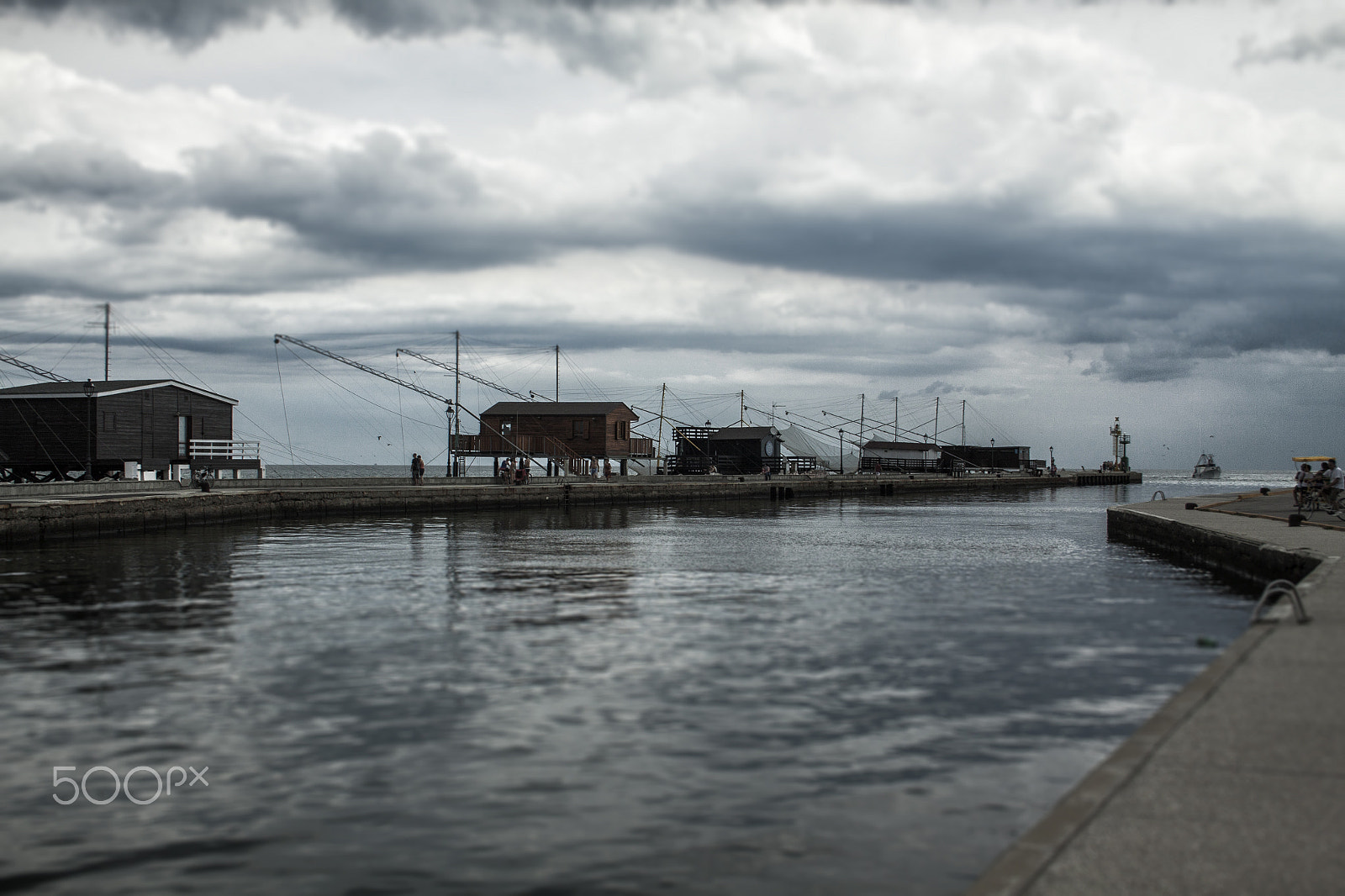 Canon EF-S 18-55mm F3.5-5.6 II sample photo. A storm is coming photography