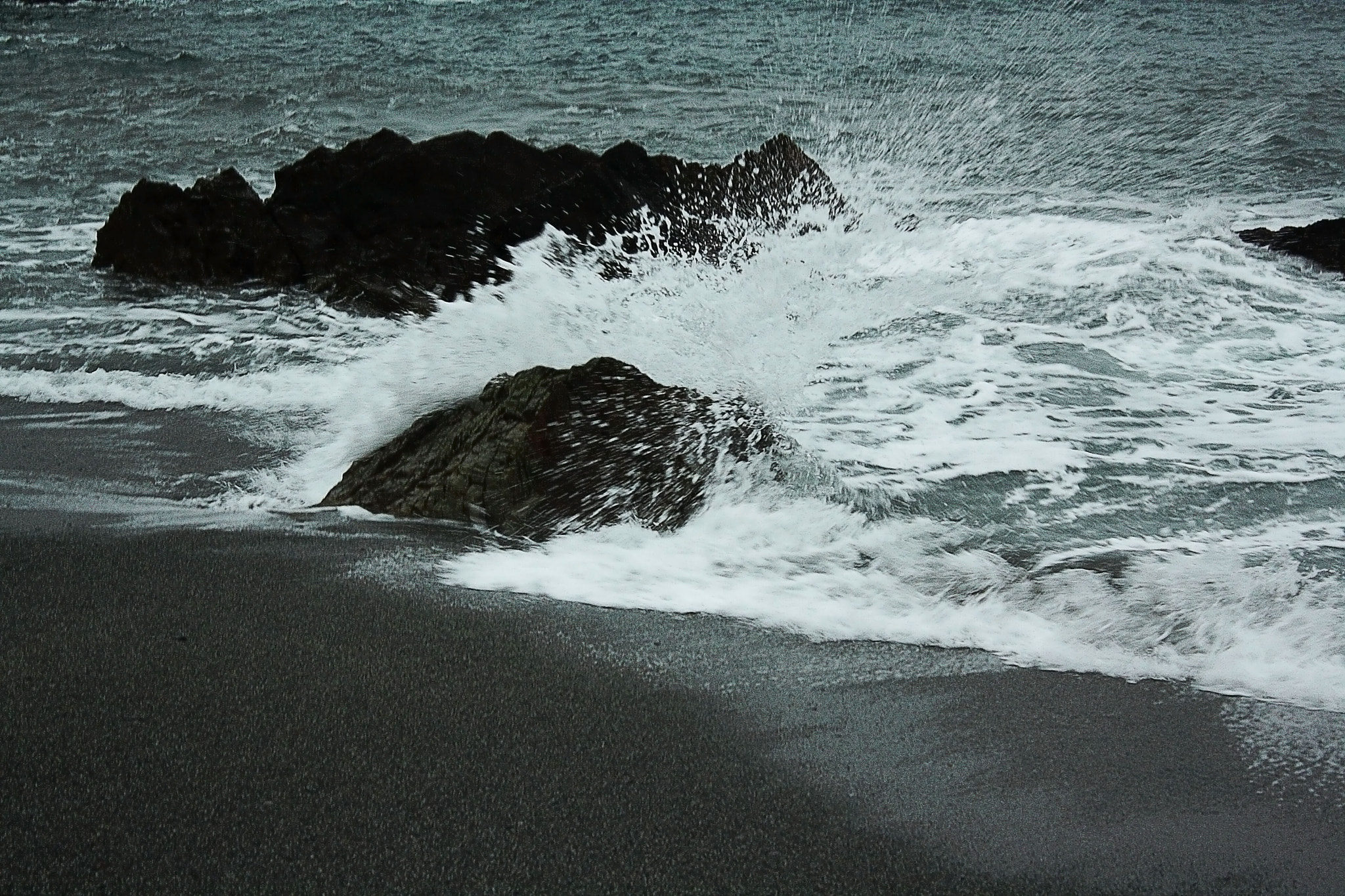 Canon EF-S 18-55mm F3.5-5.6 IS sample photo. Ocean photography