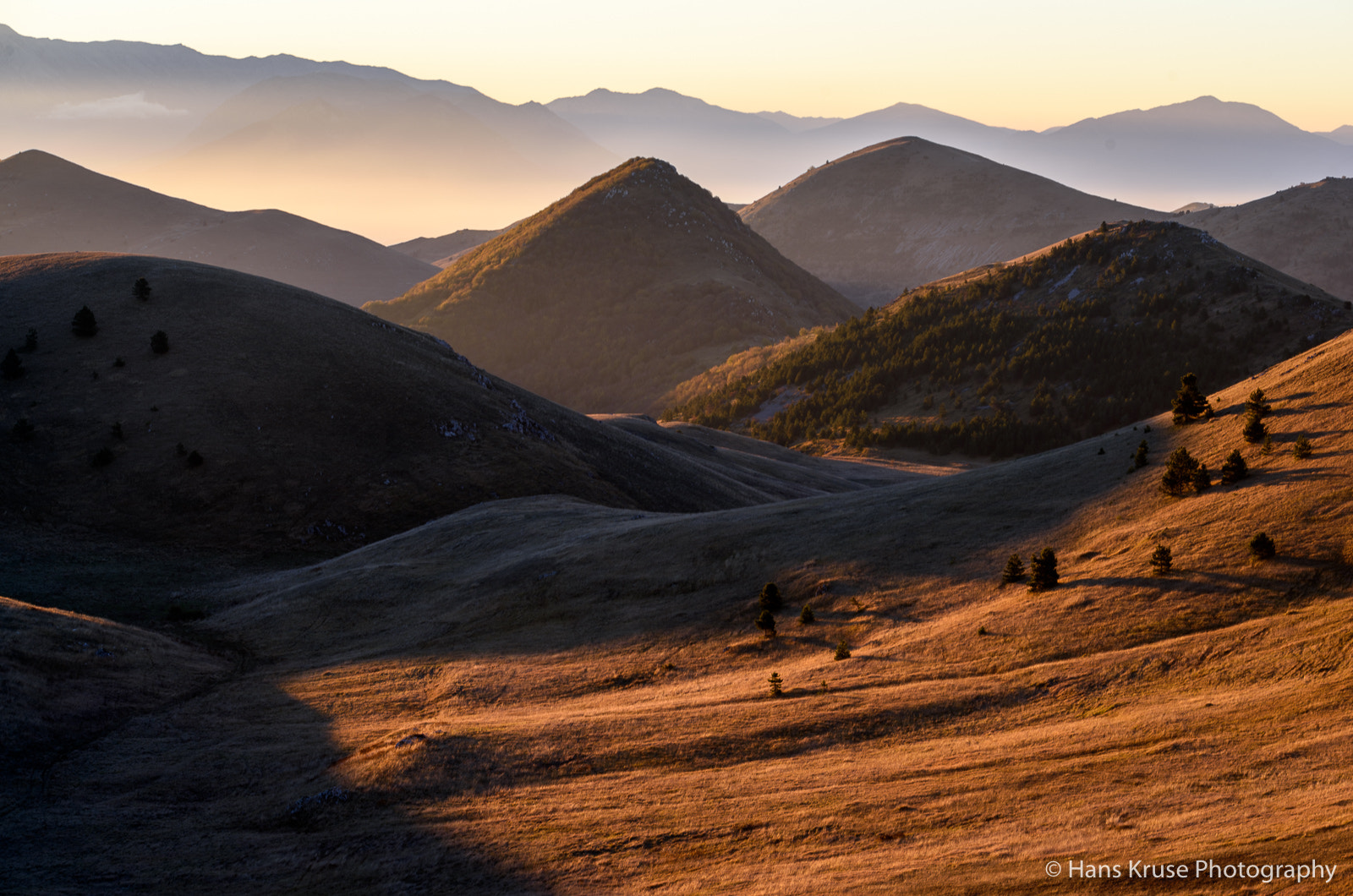 Nikon AF-S Nikkor 70-200mm F4G ED VR sample photo. Morning in abruzzon at campo imperatore photography