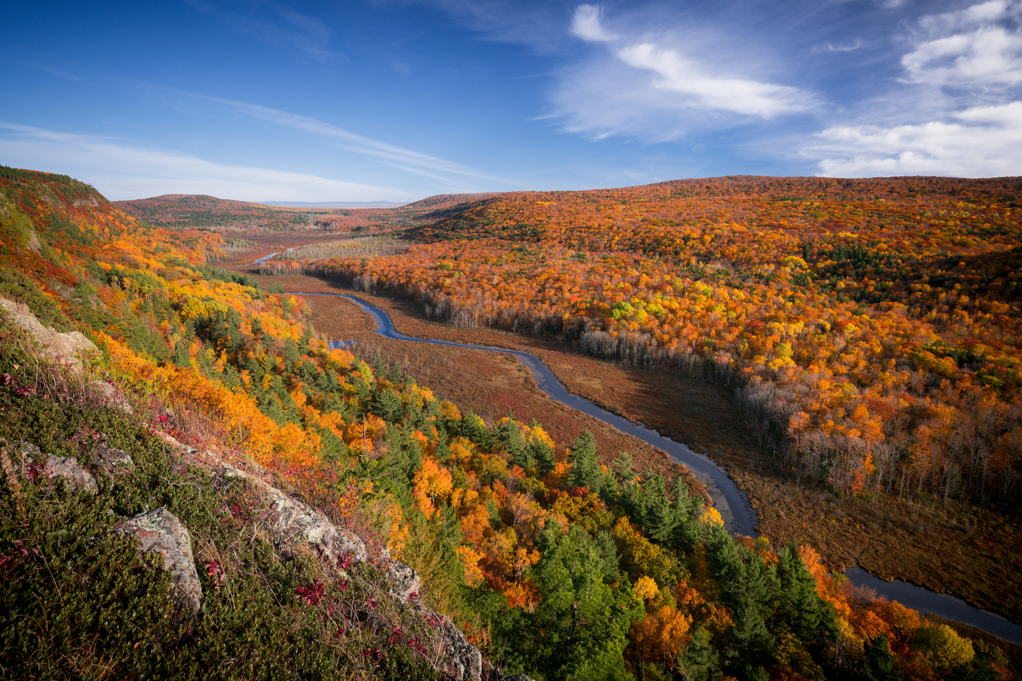 Sony a7R II + Sony Vario-Tessar T* FE 16-35mm F4 ZA OSS sample photo. Lake of the clouds, porcupine mountains photography