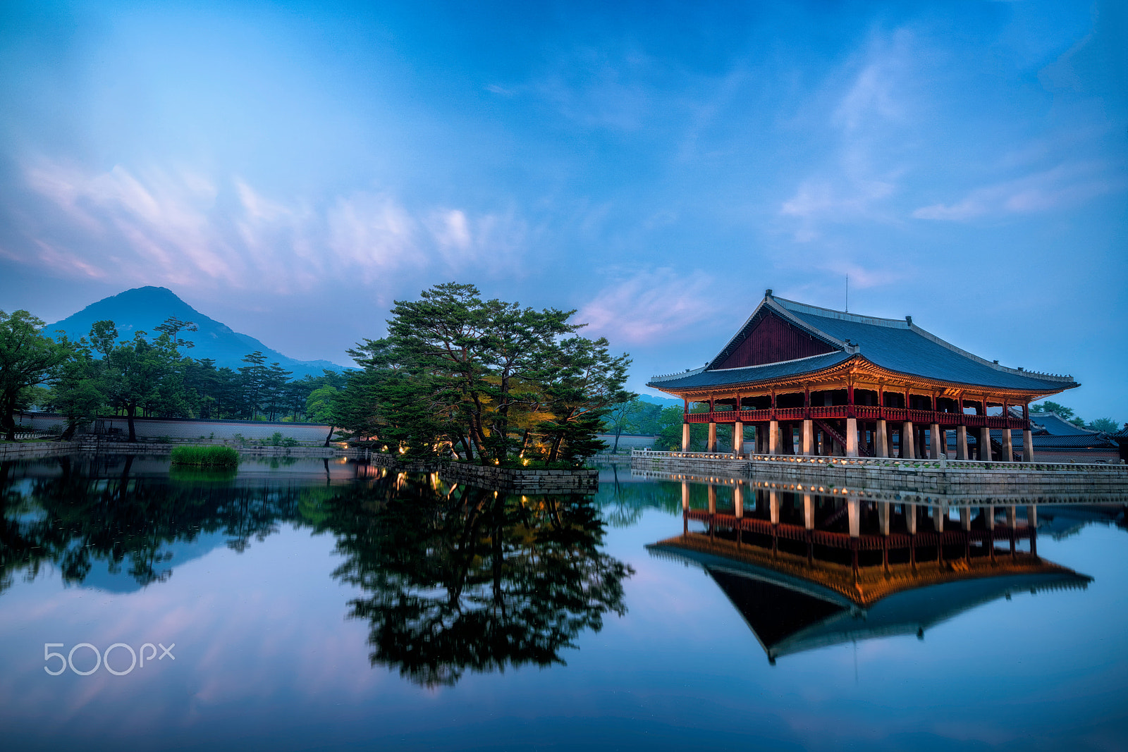 Sony a7R II + Sony Vario-Tessar T* FE 16-35mm F4 ZA OSS sample photo. Gyeonghoeru pavilion photography