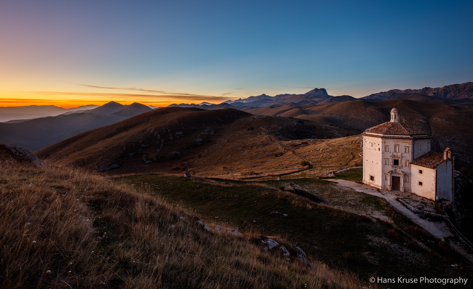 Canon EF 16-35mm F4L IS USM sample photo. Sunset at rocca calascio with the small chapel santa maria della photography