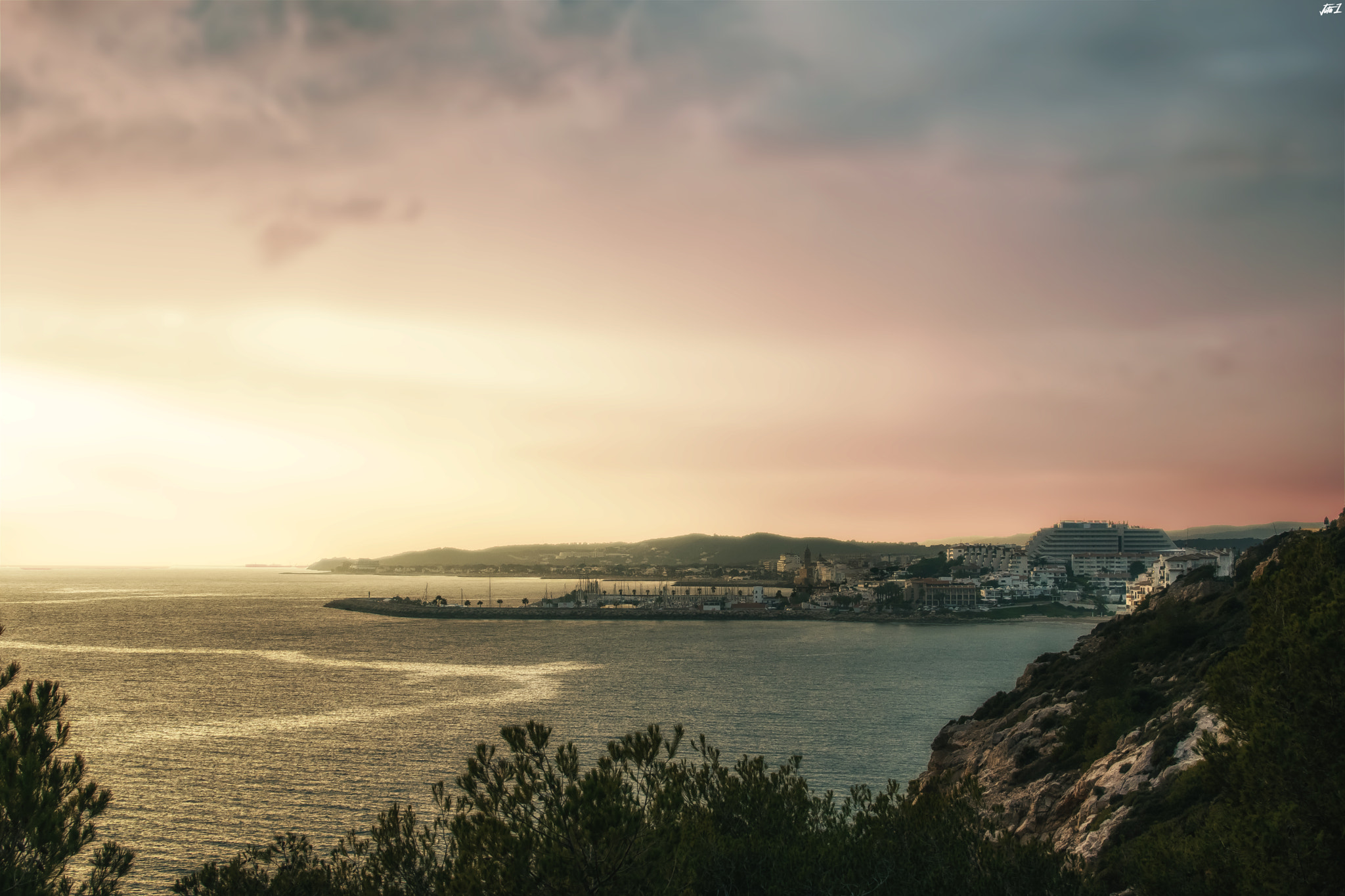 Nikon D5500 + Nikon AF-S DX Nikkor 35mm F1.8G sample photo. Sitges photography