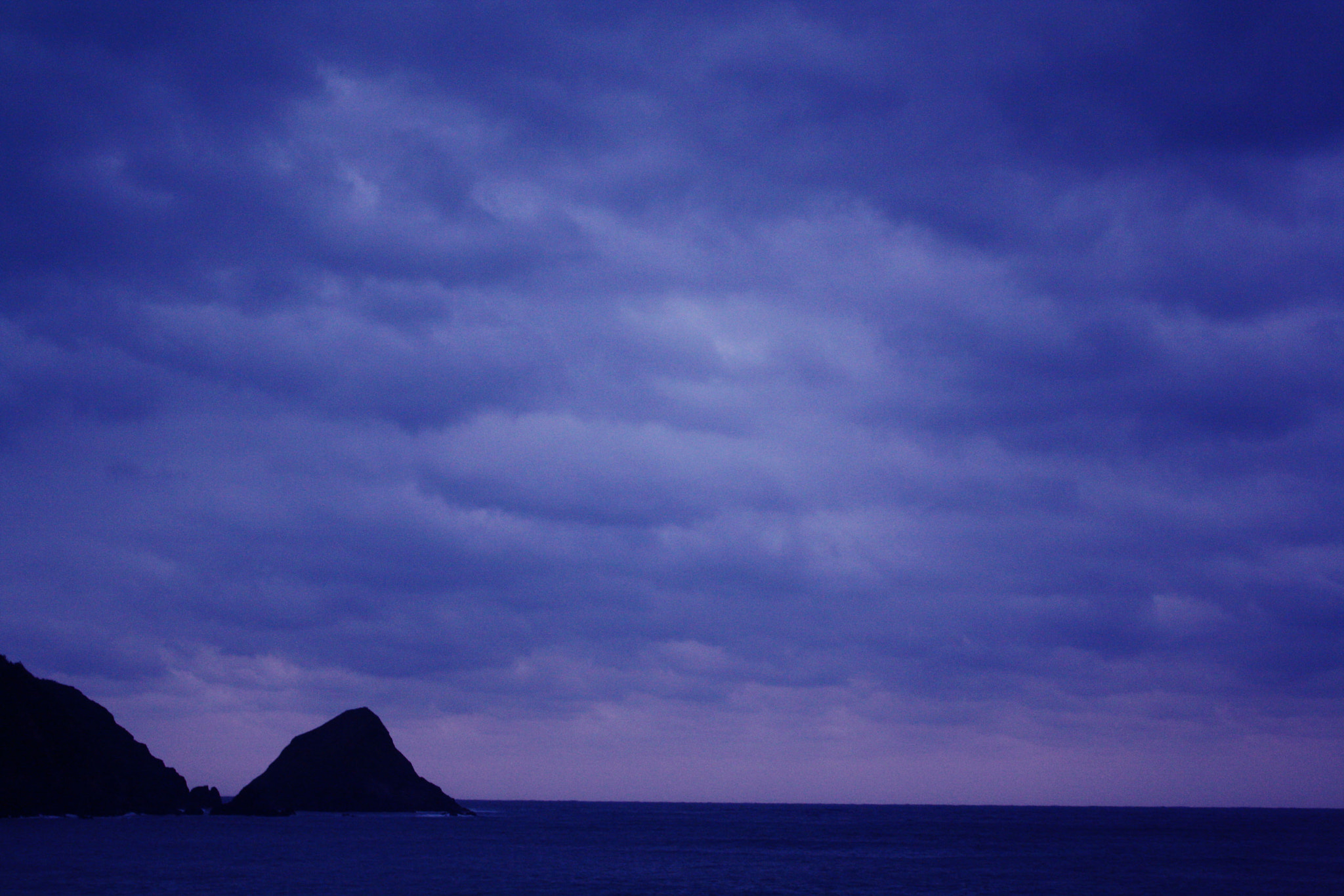 Canon EOS 1000D (EOS Digital Rebel XS / EOS Kiss F) sample photo. Ocean sky photography