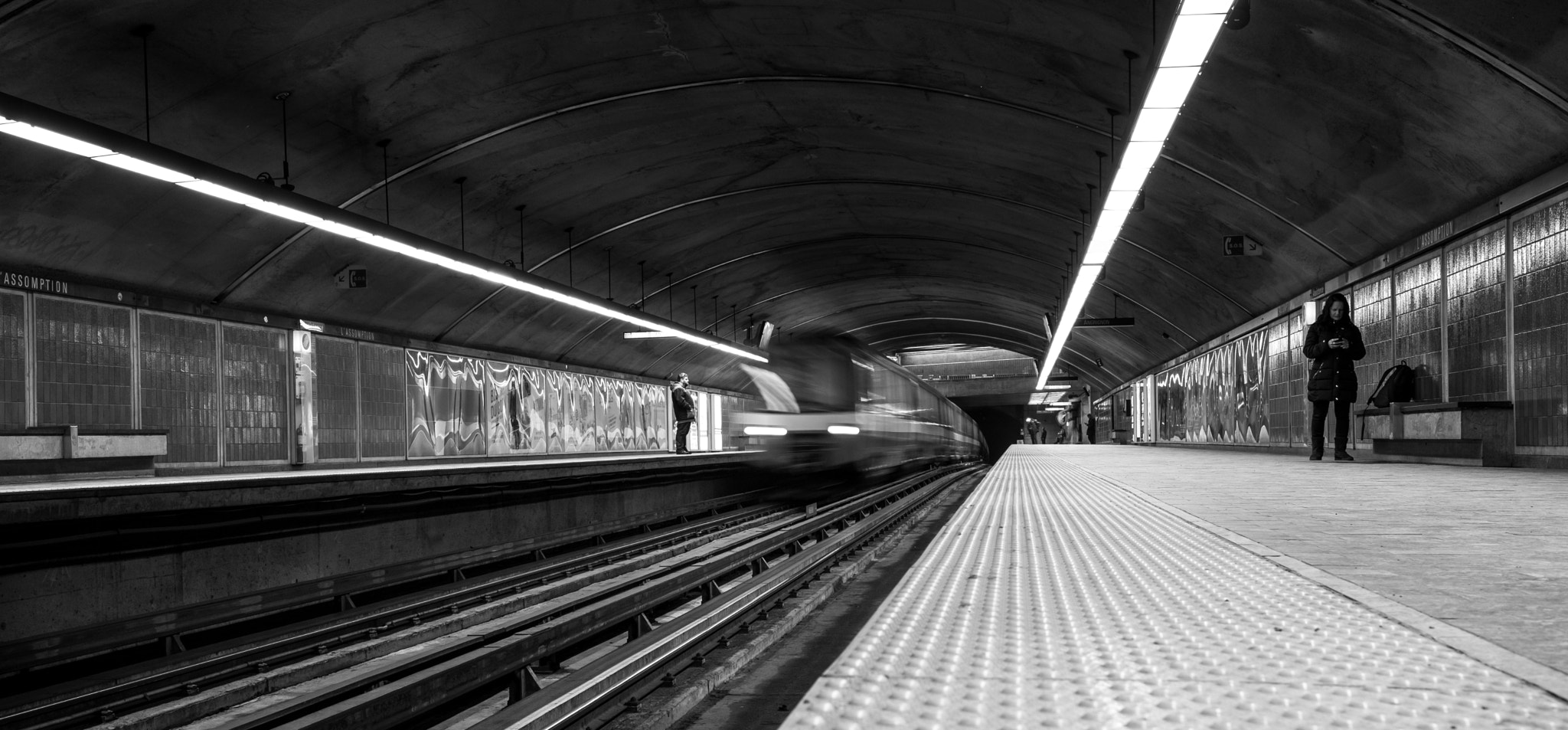 Fujifilm XF 23mm F1.4 R sample photo. Metro stalker photography