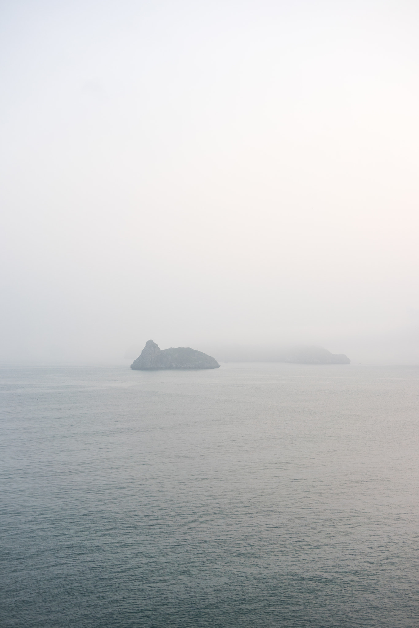 Sony a7 II + Sony Sonnar T* FE 35mm F2.8 ZA sample photo. Island in the mist photography