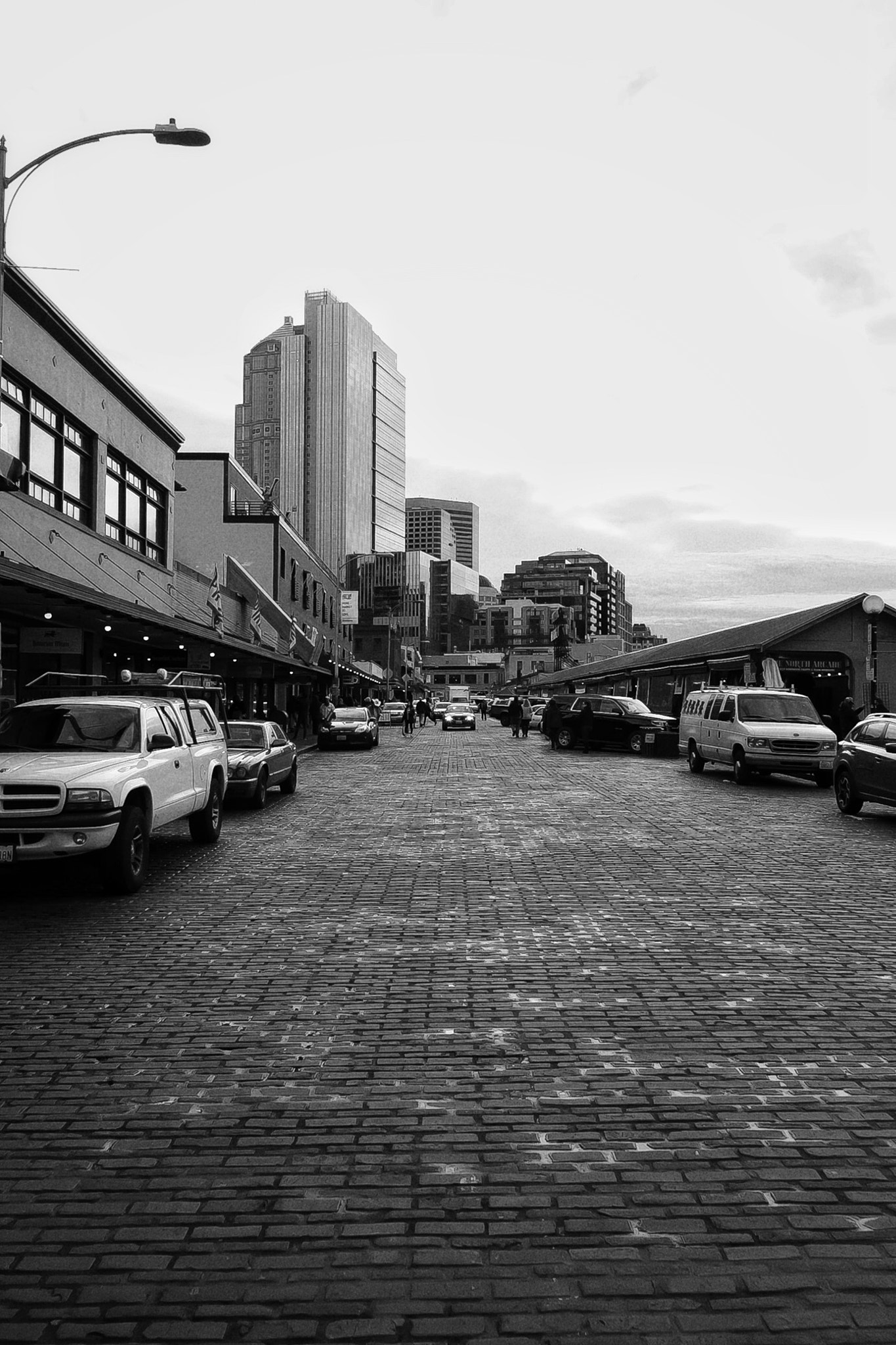 Canon EF-S 17-55mm F2.8 IS USM sample photo. Pike place, seattle photography