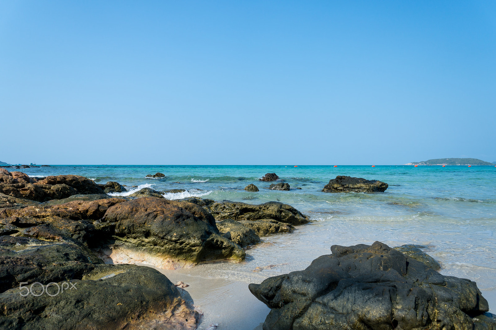 Sony a6300 + Sony E 16mm F2.8 sample photo. Beautiful beach in thailand photography