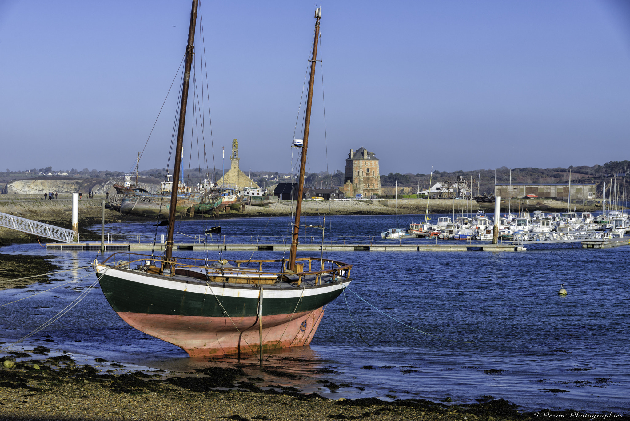 Nikon D610 + Sigma 24-105mm F4 DG OS HSM Art sample photo. Camaret-sur-mer photography