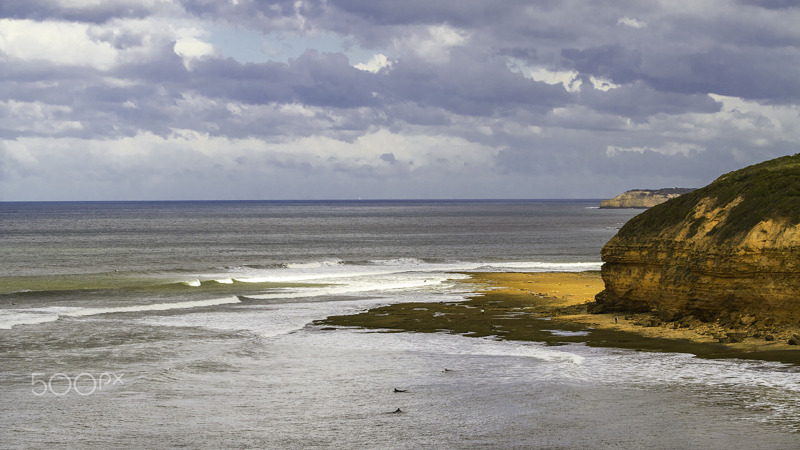 Canon EOS 7D + Canon EF 70-200mm F4L USM sample photo. Australia,sea,sky & surfers photography