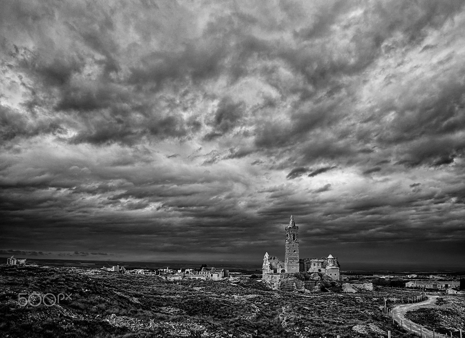 Olympus OM-D E-M1 Mark II sample photo. Belchite iii photography