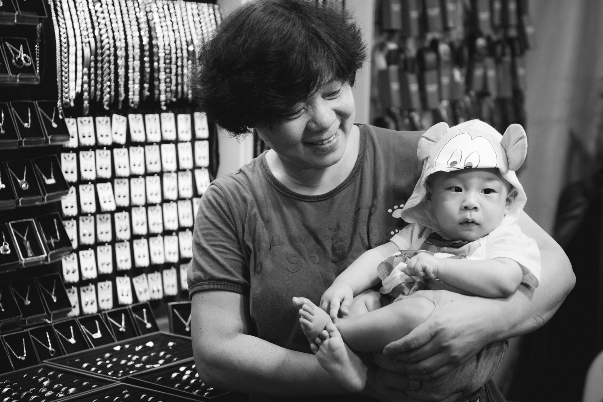 Nikon AF-S Nikkor 24-70mm F2.8G ED sample photo. Candid moment in taipei photography