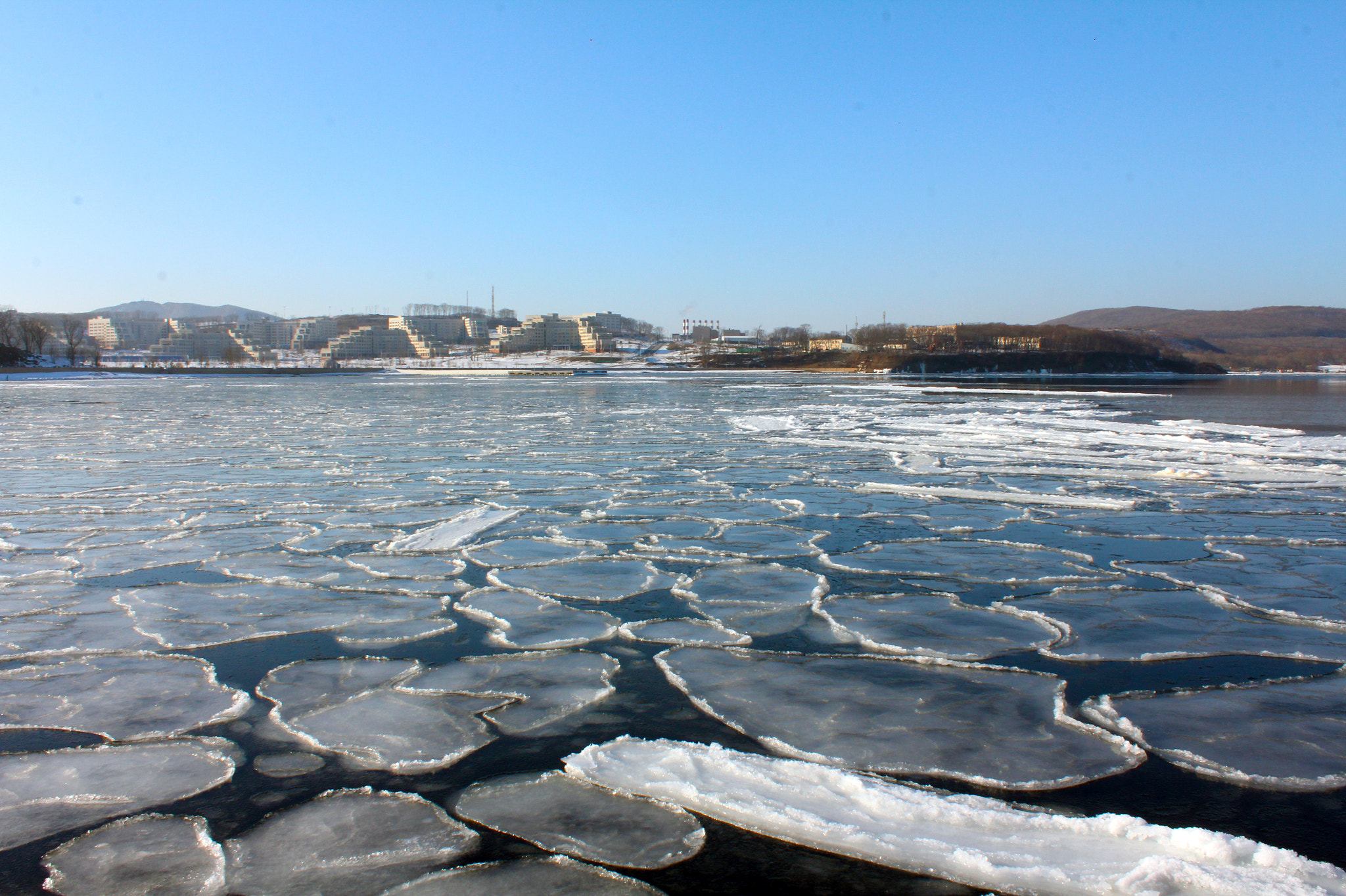 Canon EF-S 18-55mm F3.5-5.6 IS sample photo. Ice photography