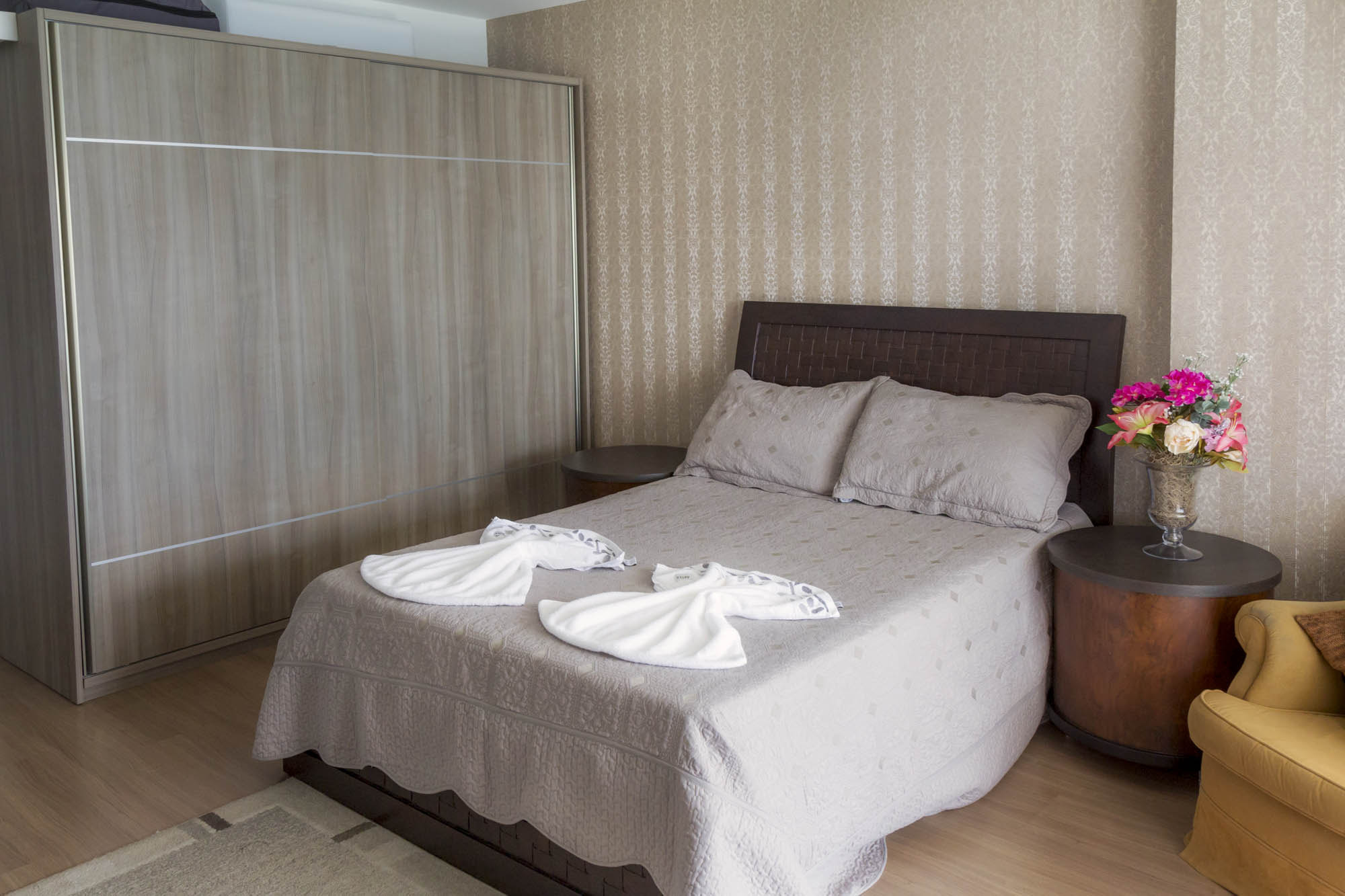 Canon EF-S 17-55mm F2.8 IS USM sample photo. Apartment photography