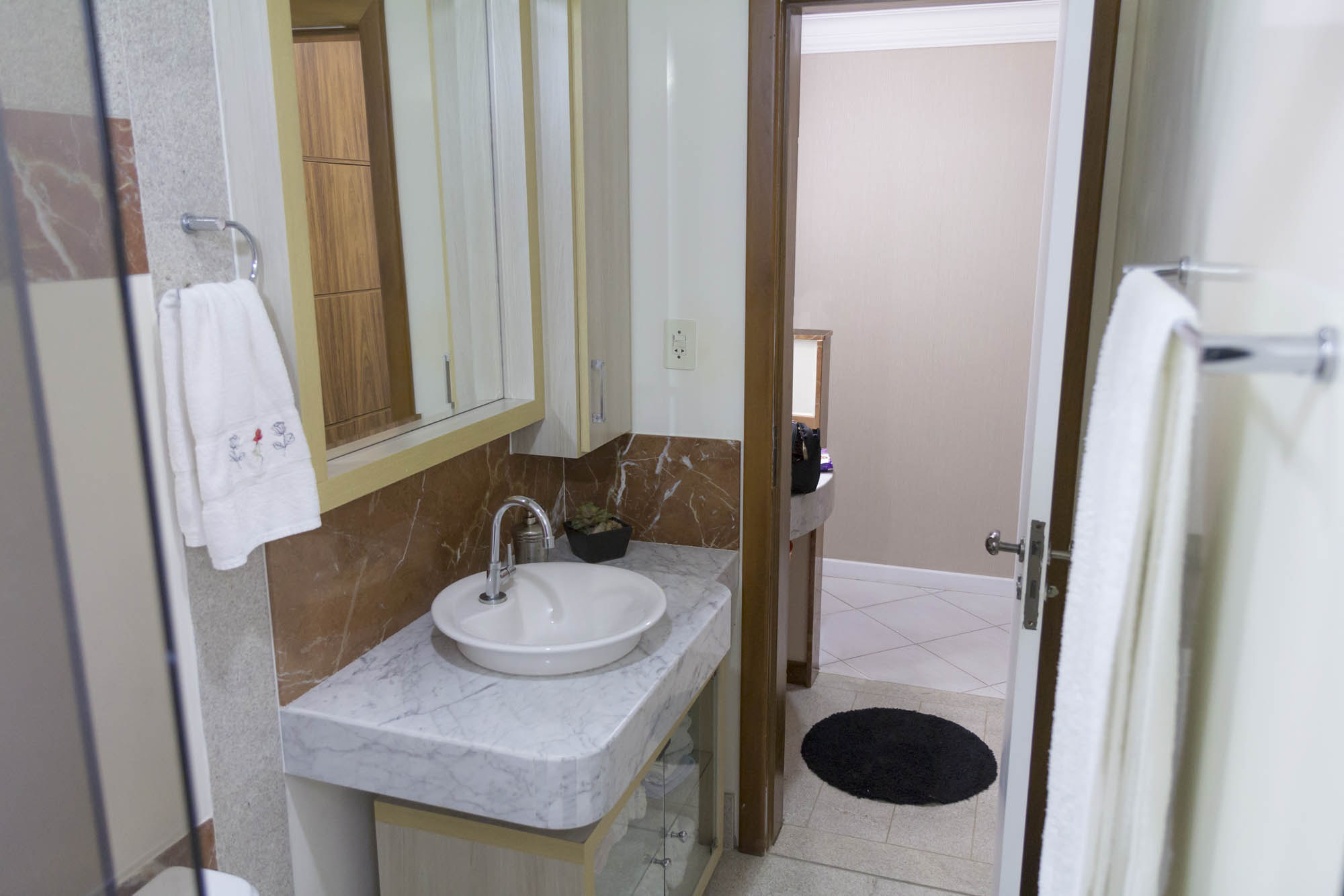 Canon EF-S 17-55mm F2.8 IS USM sample photo. Apartment photography