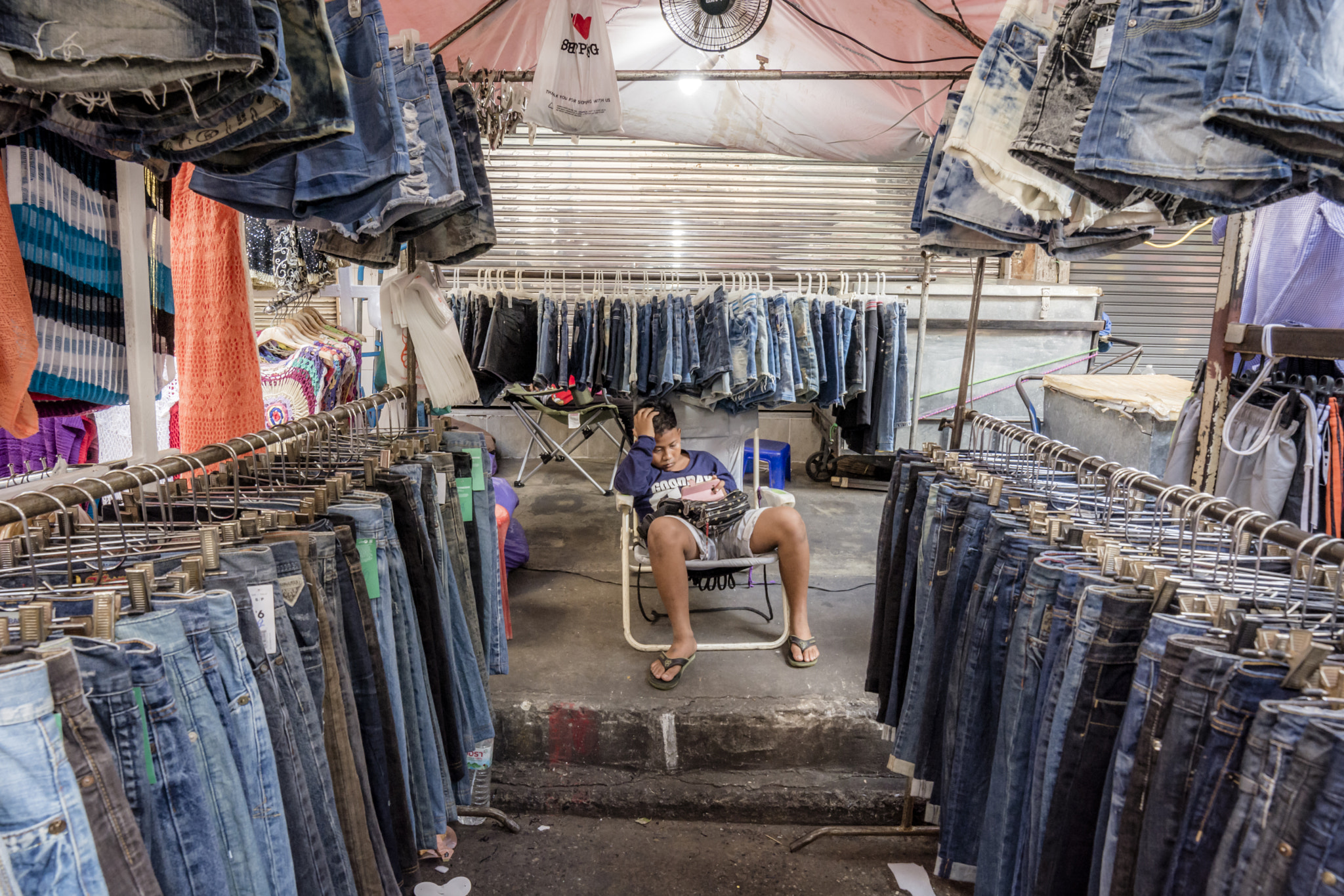 Samyang 14mm F2.8 ED AS IF UMC sample photo. Denim shop photography