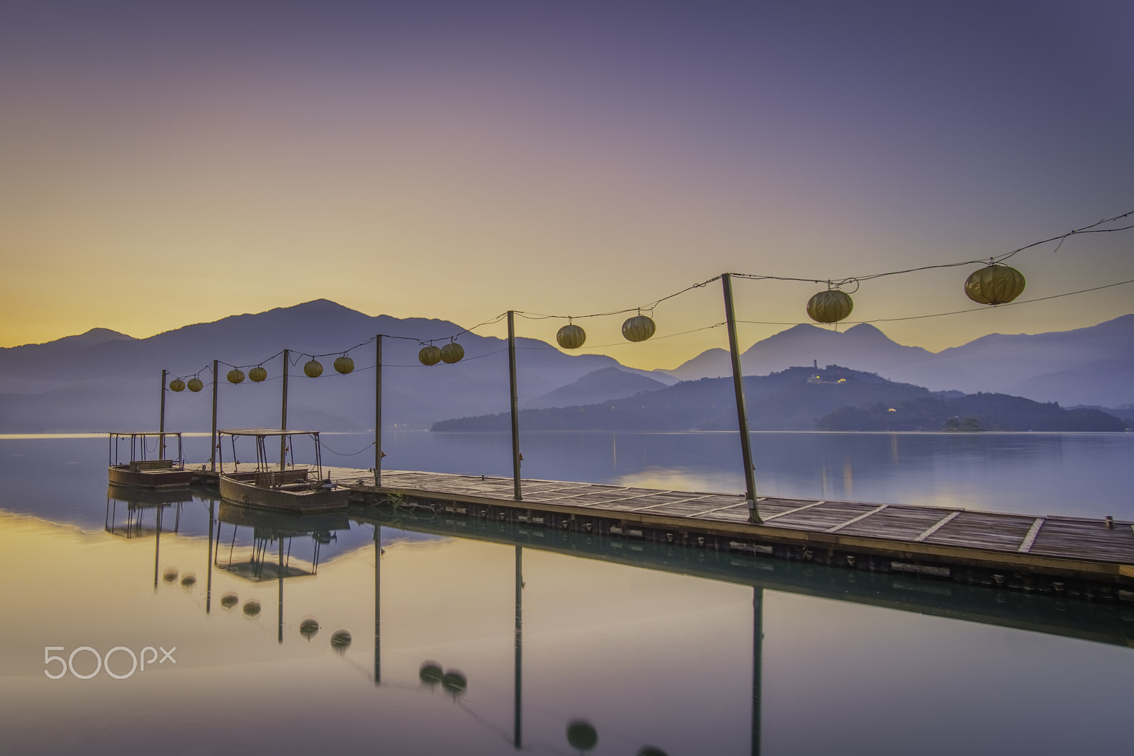 Nikon AF-S Nikkor 16-35mm F4G ED VR sample photo. Sun moon lake photography