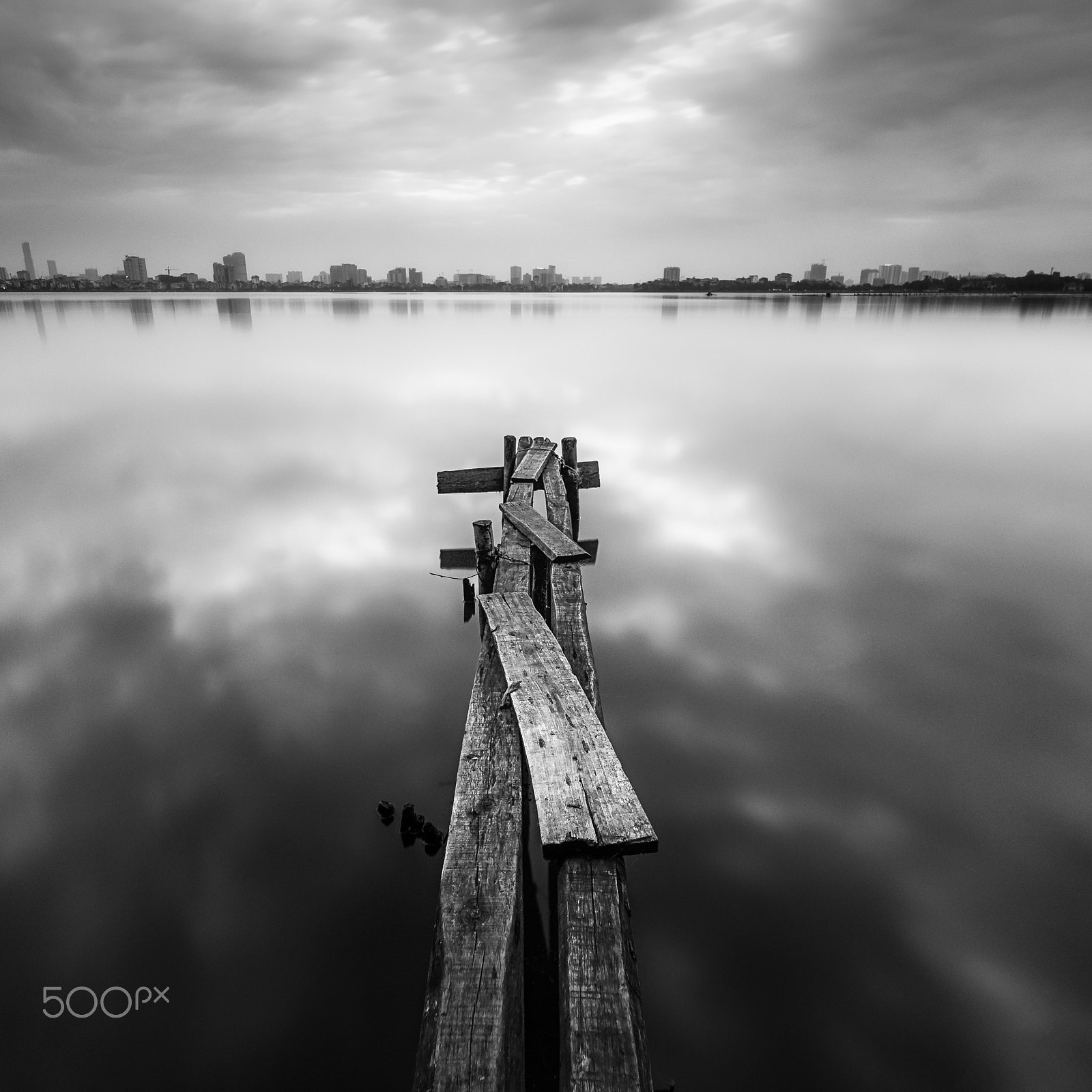 Sony Alpha NEX-6 + Sony E 10-18mm F4 OSS sample photo. Small wooden bridge on the lake photography