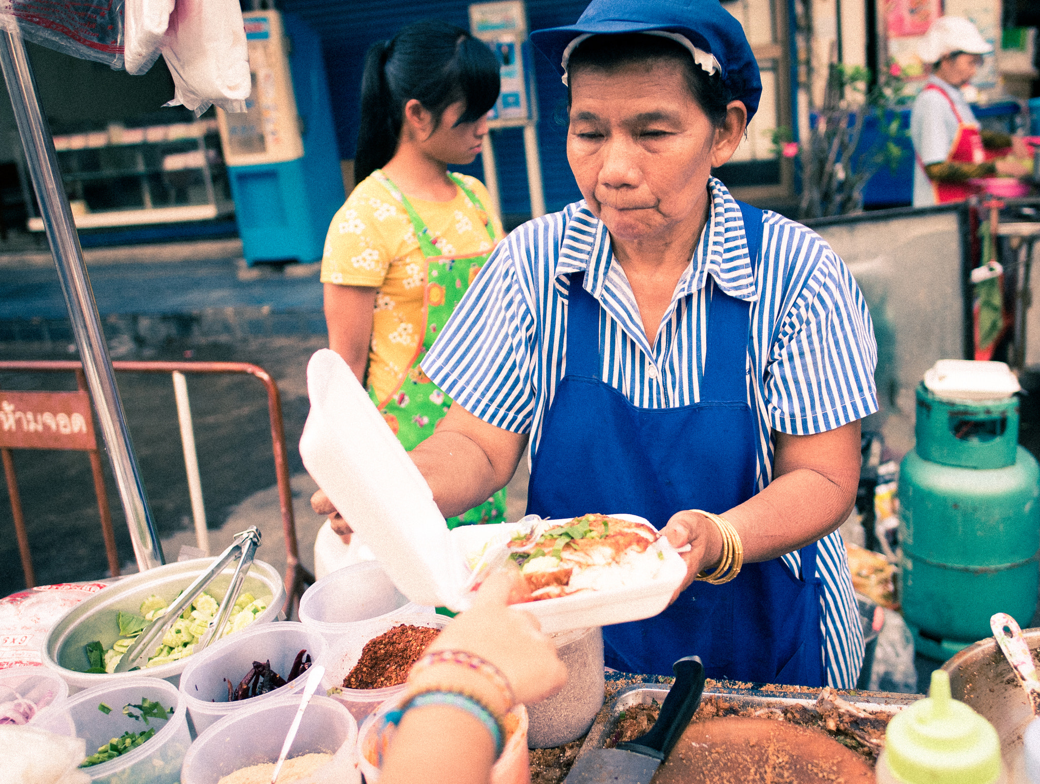 Nikon D750 + Nikon AF-S Nikkor 20mm F1.8G ED sample photo. Street food - thailand photography