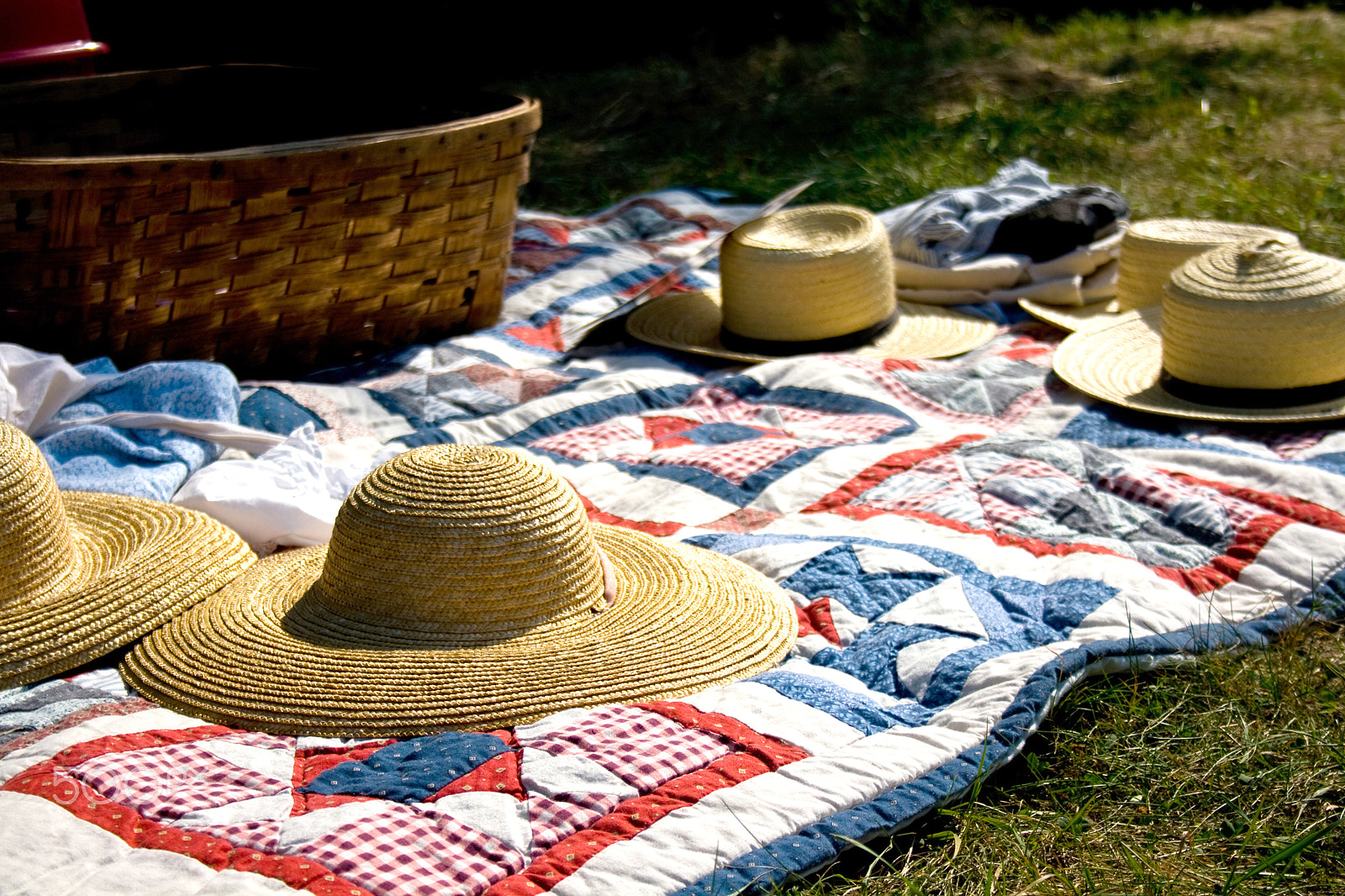 Canon EOS 400D (EOS Digital Rebel XTi / EOS Kiss Digital X) sample photo. Straw hats and picnic basket on quilt photography