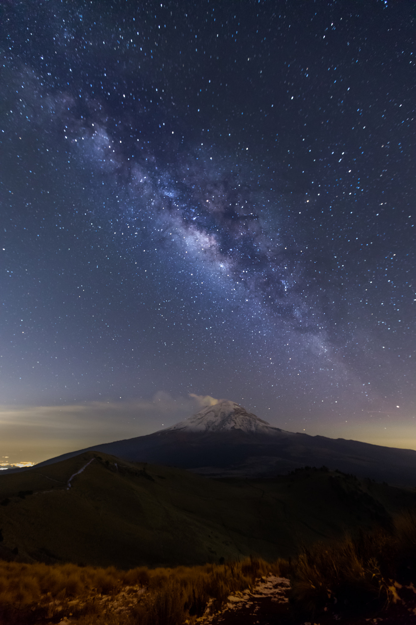 Canon EOS 5D Mark IV sample photo. Milky way and popocatépetl volcano. in the state of puebla, méxico photography