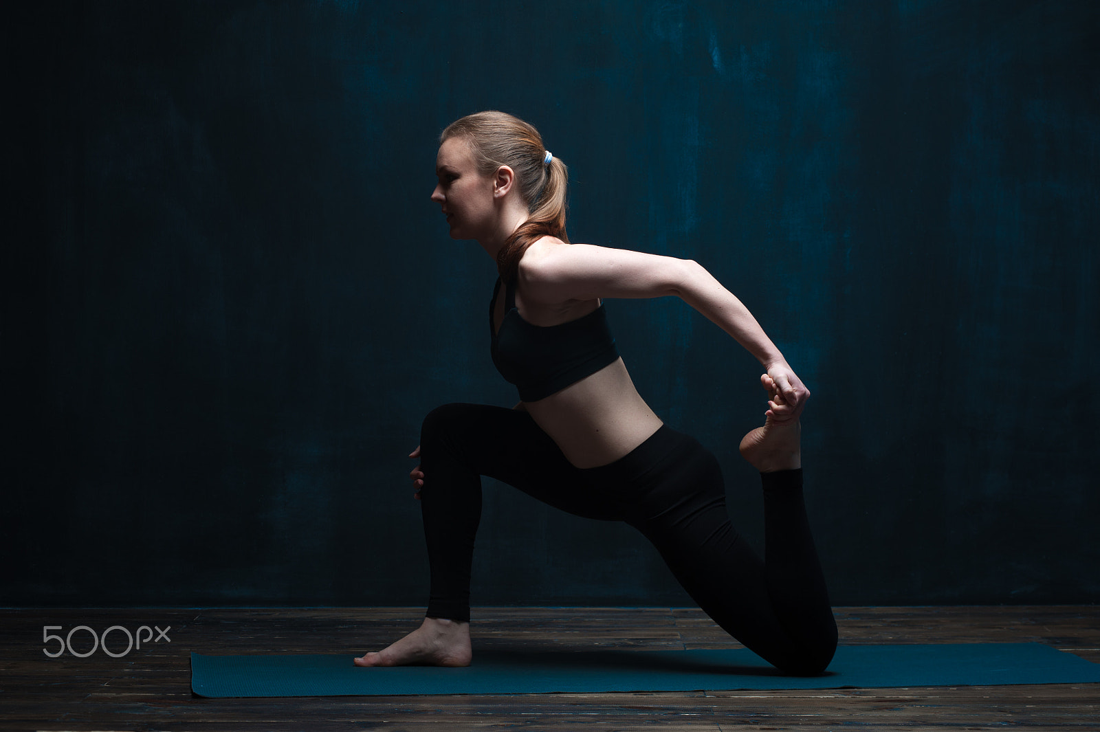 Nikon D700 + Nikon AF-Nikkor 80-200mm F2.8D ED sample photo. Fit young woman wearing sportswear doing yoga photography