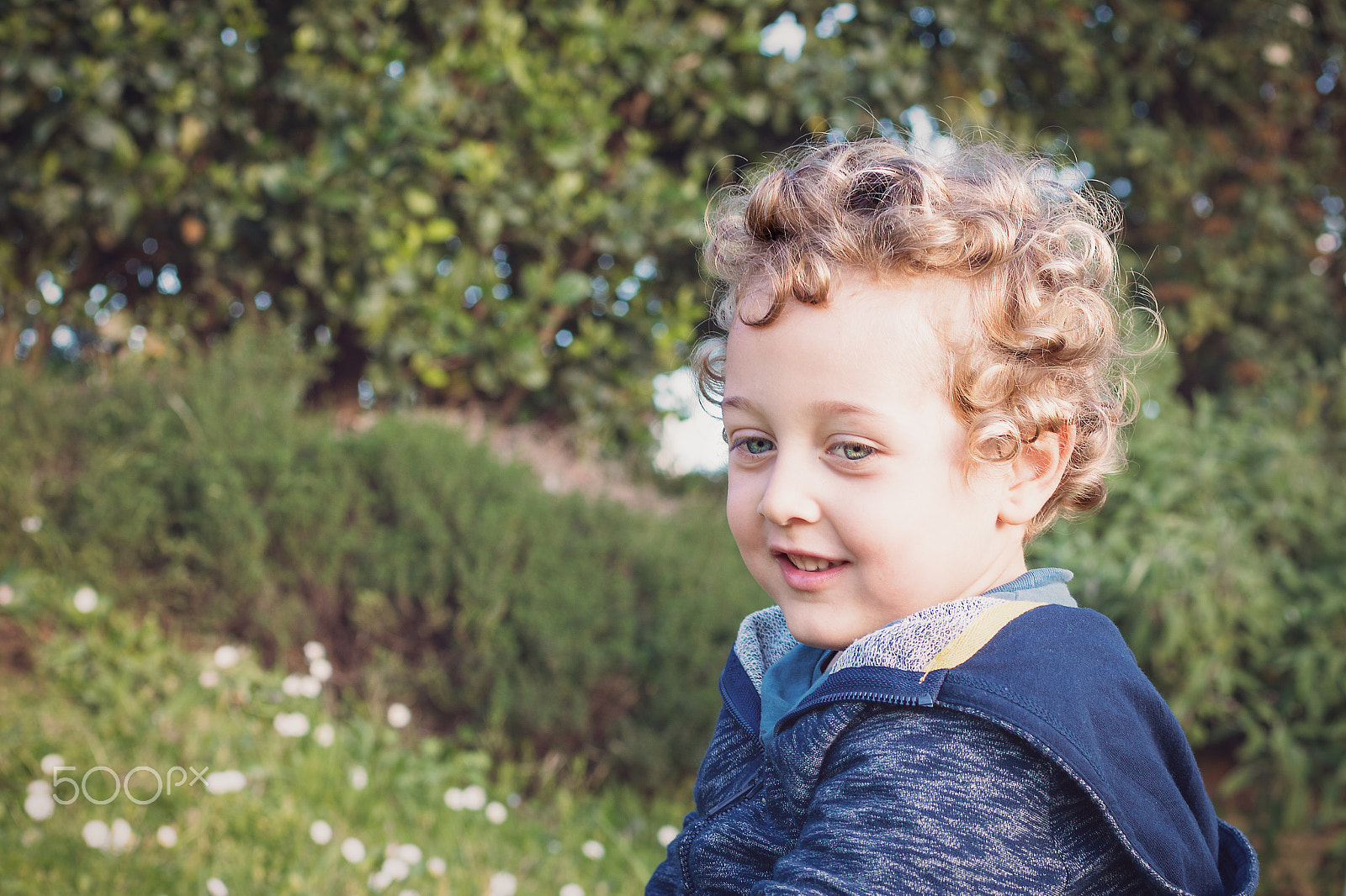 Canon EF 50mm F2.5 Macro sample photo. Elia, a kid has fun in the garden photography