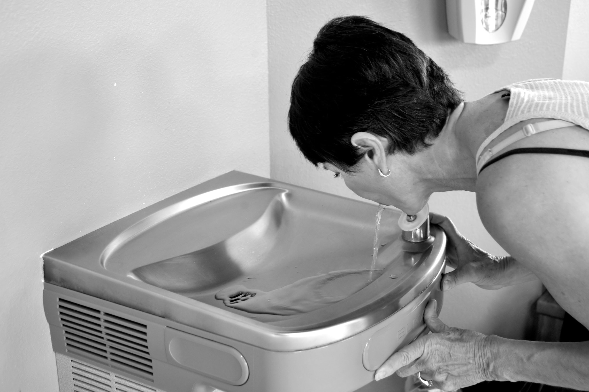 Nikon D3 sample photo. Health club water fountain. photography