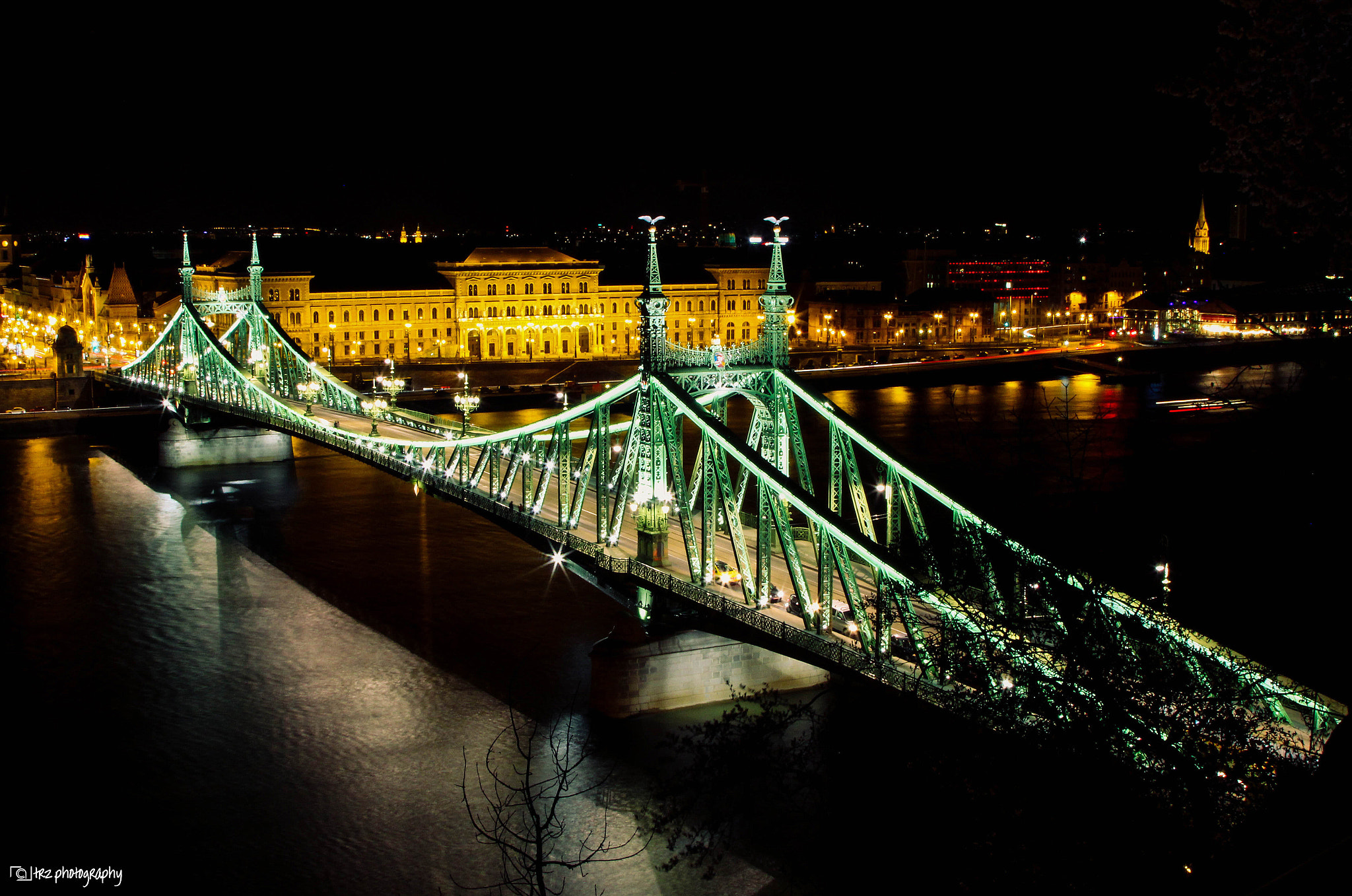 Canon EOS 600D (Rebel EOS T3i / EOS Kiss X5) + Canon EF 24-105mm F4L IS USM sample photo. Liberty bridge - budapest photography
