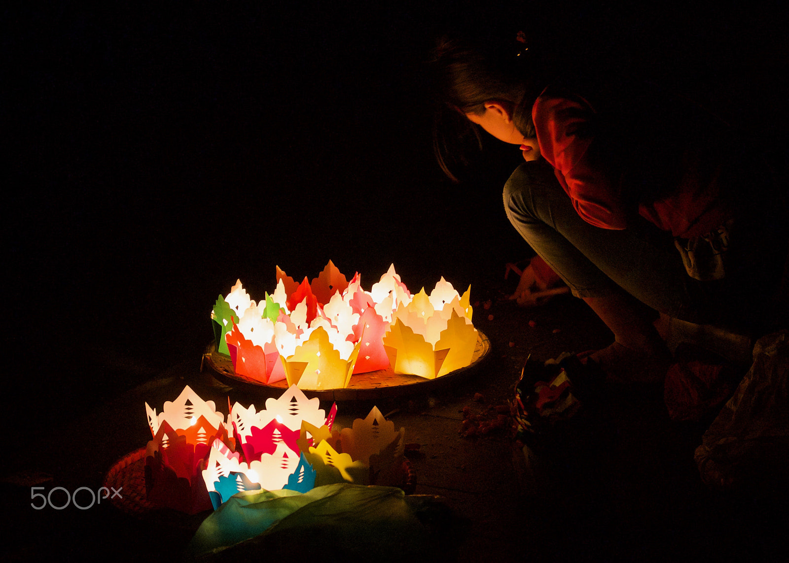 Nikon 1 Nikkor VR 30-110mm F3.8-5.6 sample photo. Hoi an lanterns and vendor photography