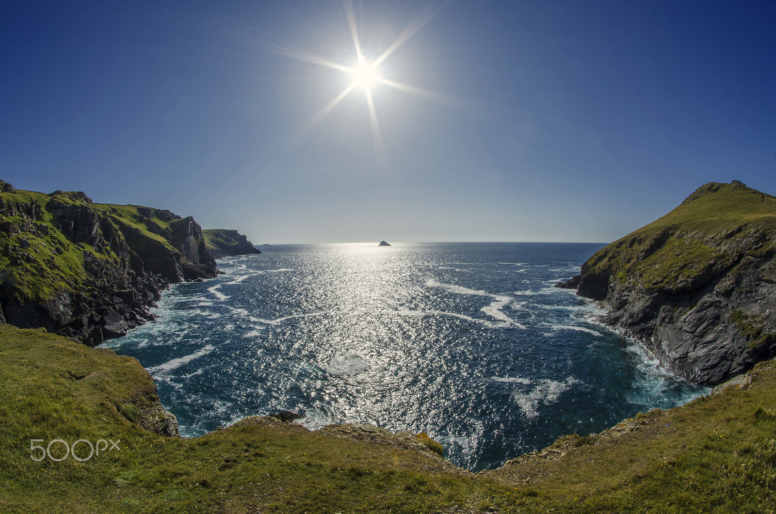 Samyang 8mm F3.5 Aspherical IF MC Fisheye sample photo. Cove at pentireglaze, cornwall, uk. photography