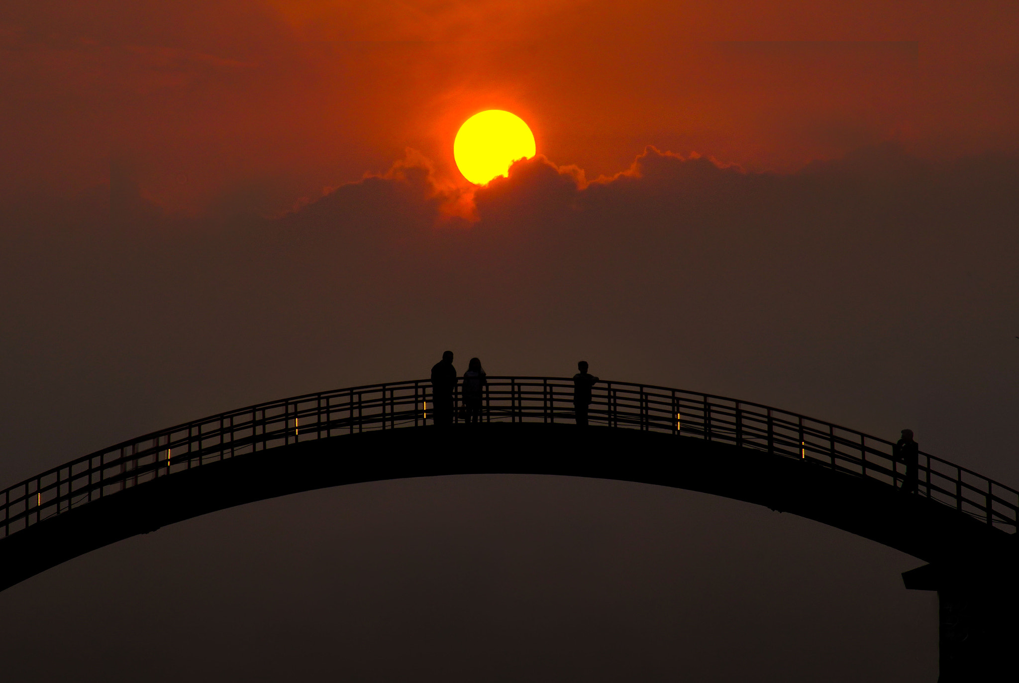 Sony a6500 + Sony DT 55-300mm F4.5-5.6 SAM sample photo. Sunset at zhuwei fishing harbor photography