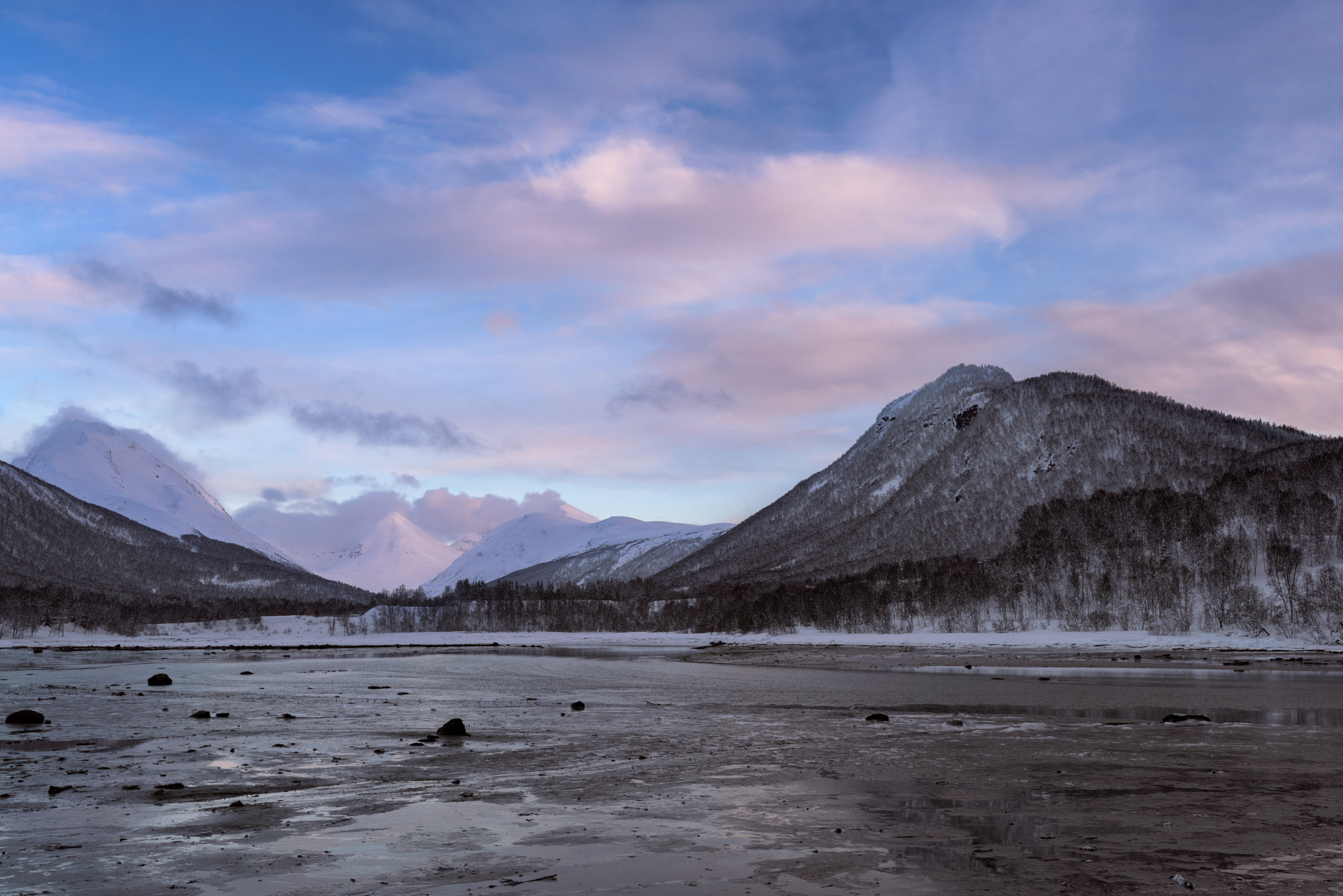 Nikon D810 + Nikon AF-S Nikkor 16-35mm F4G ED VR sample photo. Late sunset photography