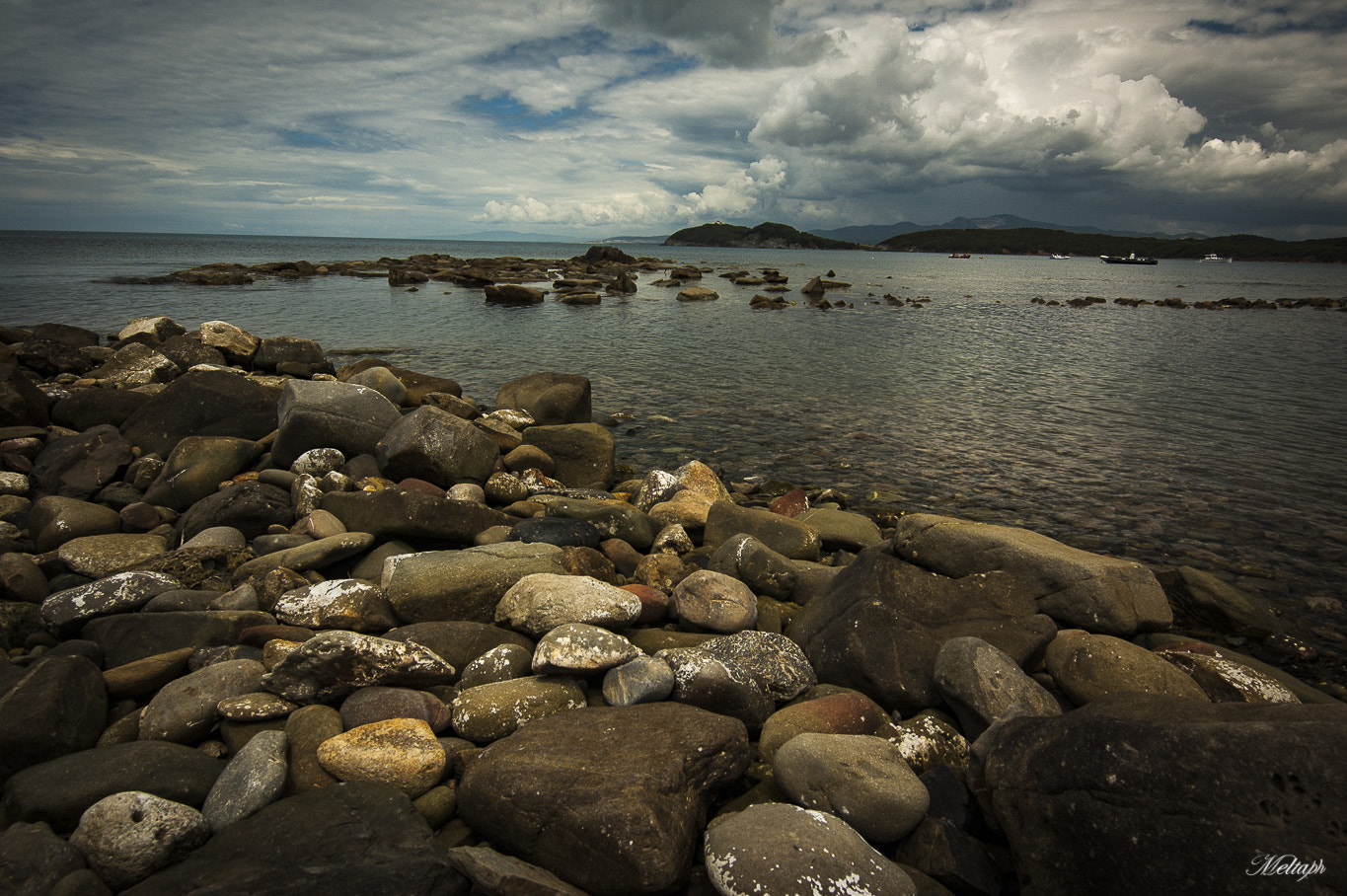 Nikon D50 + Tokina AT-X 11-20 F2.8 PRO DX (AF 11-20mm f/2.8) sample photo. Stones photography