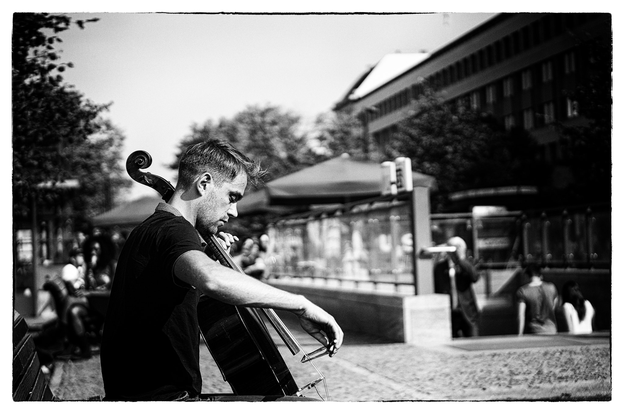 Sony Alpha NEX-6 sample photo. Berlin, musicien photography