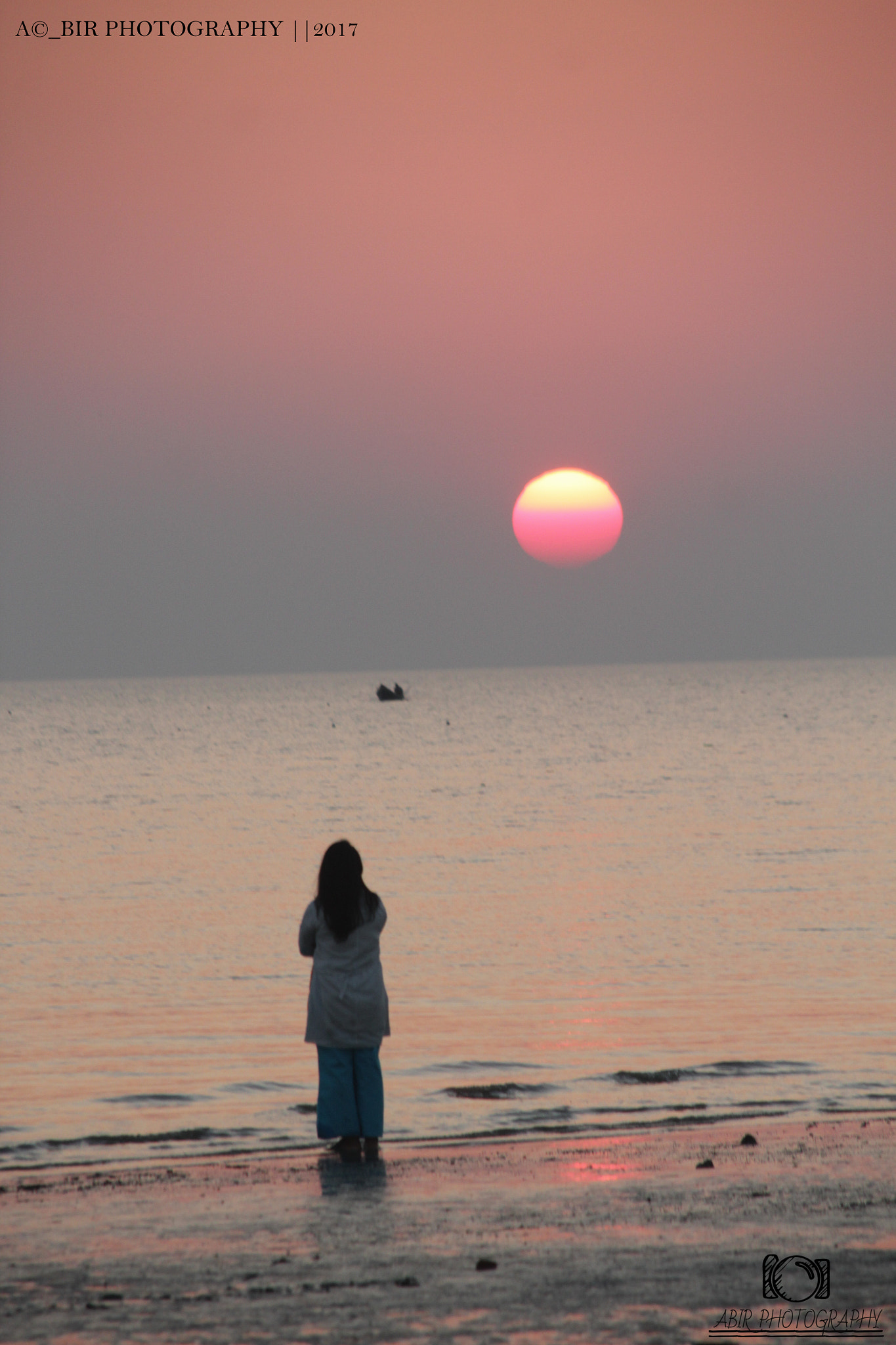 Sigma 18-200mm f/3.5-6.3 DC OS sample photo. Alone and waiting for someone photography