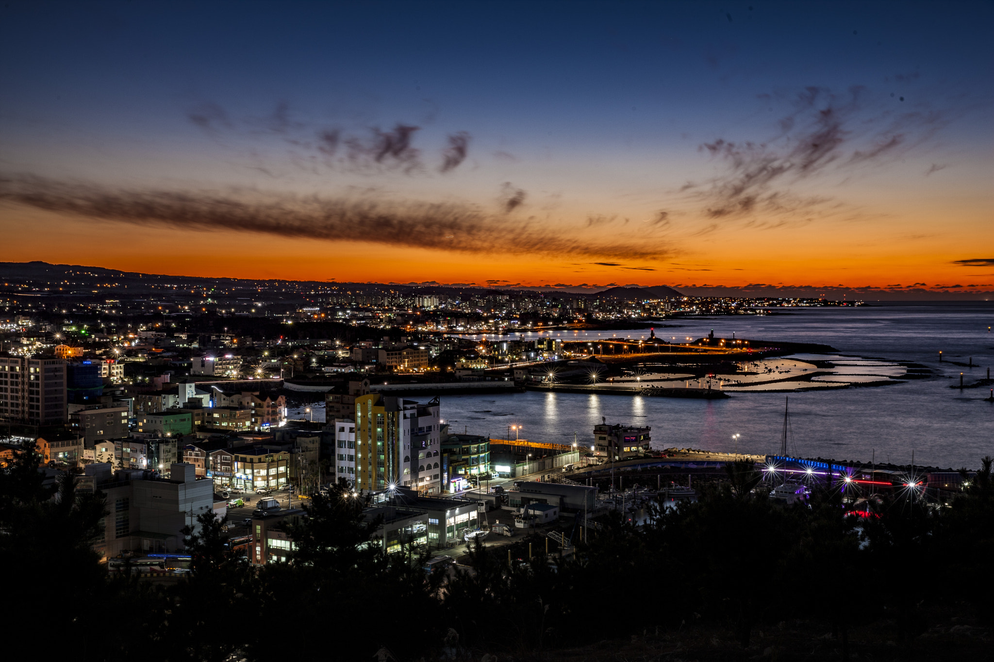 Canon EOS-1Ds Mark III sample photo. Night view of jeju photography