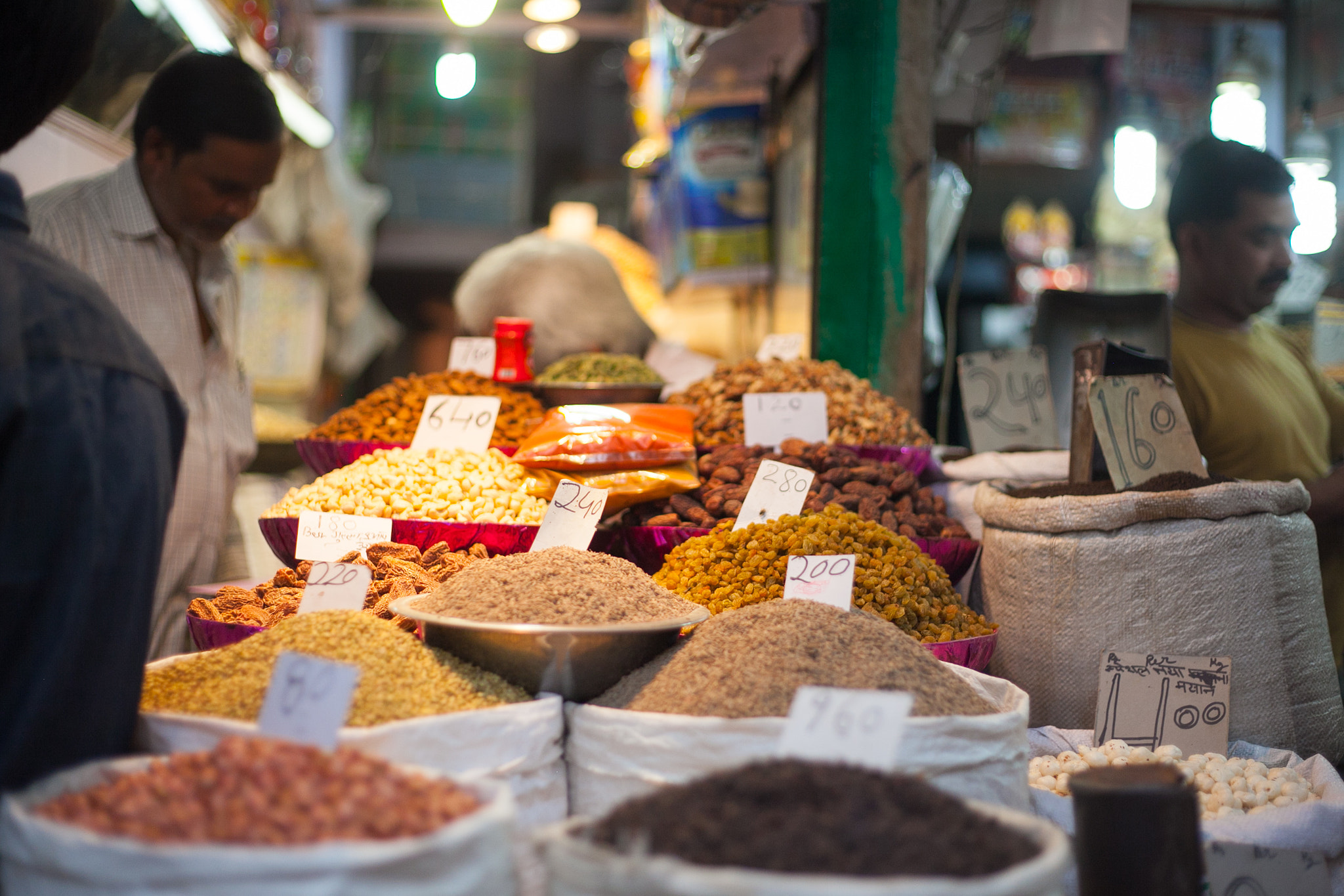 Canon EF 50mm F1.8 II sample photo. Spice market photography